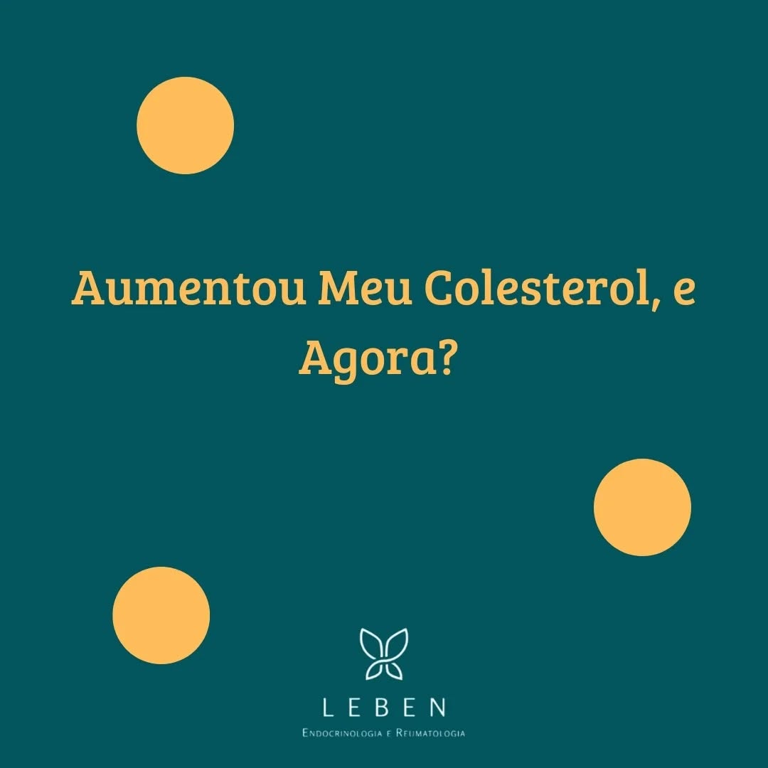O que é a dislipidemia?
É o desequilíbrio dos lipídios no sangue, com elevação do colesterol LDL (conhecido como “colesterol ruim”) e triglicerídeos, ou diminuição do HDL (o “colesterol bom”), favorecendo a formação de placas de gordura nas artérias e aumentando o risco de aterosclerose.
Principais causas:
Primárias: fatores genéticos que afetam o metabolismo das gorduras, podendo ocorrer mesmo em pessoas com peso normal e hábitos saudáveis.
Secundárias: hábitos de vida como alimentação rica em gorduras saturadas e trans, sedentarismo, consumo excessivo de álcool, além de doenças como diabetes, hipotireoidismo e obesidade.
Sintomas e consequências:
A dislipidemia geralmente não apresenta sintomas, mas níveis muito altos de triglicerídeos podem causar complicações como pancreatite aguda. A principal preocupação é o aumento do risco de doenças cardiovasculares, incluindo infarto do miocárdio e acidente vascular cerebral.
Diagnóstico:
É feito por meio do exame de sangue chamado lipidograma, que avalia os níveis de colesterol total, LDL, HDL e triglicerídeos.
Tratamento:
O foco principal é a prevenção de doenças cardiovasculares e envolve:
Mudanças no estilo de vida: alimentação saudável com redução de gorduras, aumento de fibras, prática regular de atividade física.
Controle do peso corporal e redução do consumo de álcool.
Uso de medicamentos como estatinas, fibratos, ou outros fármacos indicados pelo médico pode ser necessário para controlar os níveis de colesterol e triglicerídeos.
Importância da prevenção:
Com o aumento do sedentarismo, obesidade e alimentação inadequada, as placas de gordura nas artérias começam a se formar cada vez mais cedo, podendo afetar até 20% das pessoas já aos 20 anos de idade. Por isso, cuidar dos níveis de lipídios é essencial para evitar infartos e derrames, principais causas de mortalidade no mundo.
Cuide do seu coração!
Adote hábitos saudáveis, faça exames regulares e, se necessário, siga o tratamento indicado para manter seus níveis de colesterol e triglicerídeos sob controle. A prevenção começa com você!
#dislipidemia #saúdedocoração #prevencao #vidasaudàvel #clínicadesaúde