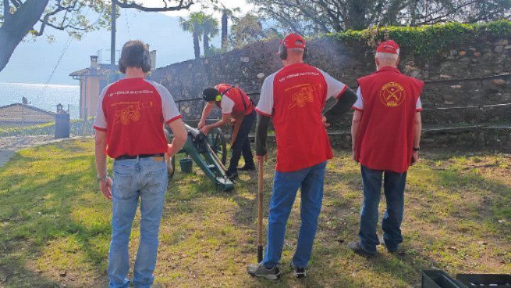 Feierliche Zeremonie zur Einweihung des renovierten Branca - Baccalà Palastes in Brissago – ein historischer Moment voller Kultur, Begegnungen und Emotionen im Herzen des Dorfes.
---
Cerimonia solenne per l’inaugurazione del rinnovato Palazzo Branca - Baccalà a Brissago – un momento storico ricco di cultura, incontri ed emozioni nel cuore del paese.
---
Solemn ceremony for the inauguration of the renovated Branca - Baccalà Palace in Brissago – a historic moment filled with culture, connections, and emotions in the heart of the village.
#brissago #brissagoislands #visitbrissago
#visitticino #ticino #ticinoturismo #switzerland #switzerland🇨🇭 #travel #swiss #swissriviera #brissago4u #lake #boat
#fineartphotography
#swissalps #swissculture #loves_united_switzerland #switzerlandwonderland #got_greatshots #planet_earth_shots #suissebook #discoverthealps #discoverswitzerland
#mybrissago
@mybrissago
@lidobrissago
@tcbrissago
@bahiabrissagosnackbar
@cantina.giromit
#cantina.giromit
@aziendavitivinicolachiappini
#aziendavitivinicolachiappini