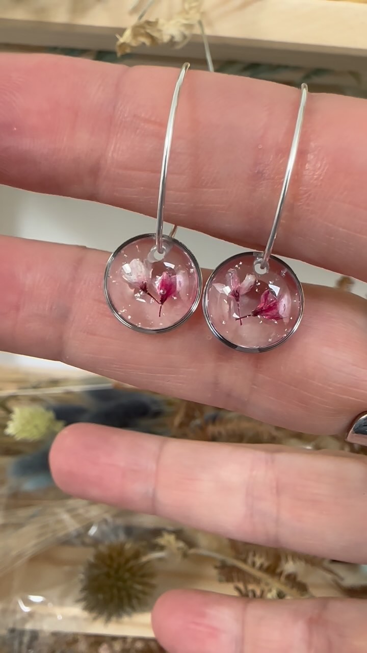 It’s blossom time again! And the mini blossom range has been popular this weekend 🥰🌸
Thought I’d capture these lovely little sterling silver hoops before packing them up 🙂
Stud earrings and teardrop necklaces also available. To get 20% off the range visit www.silverandbirchdesign.etsy.com today! x