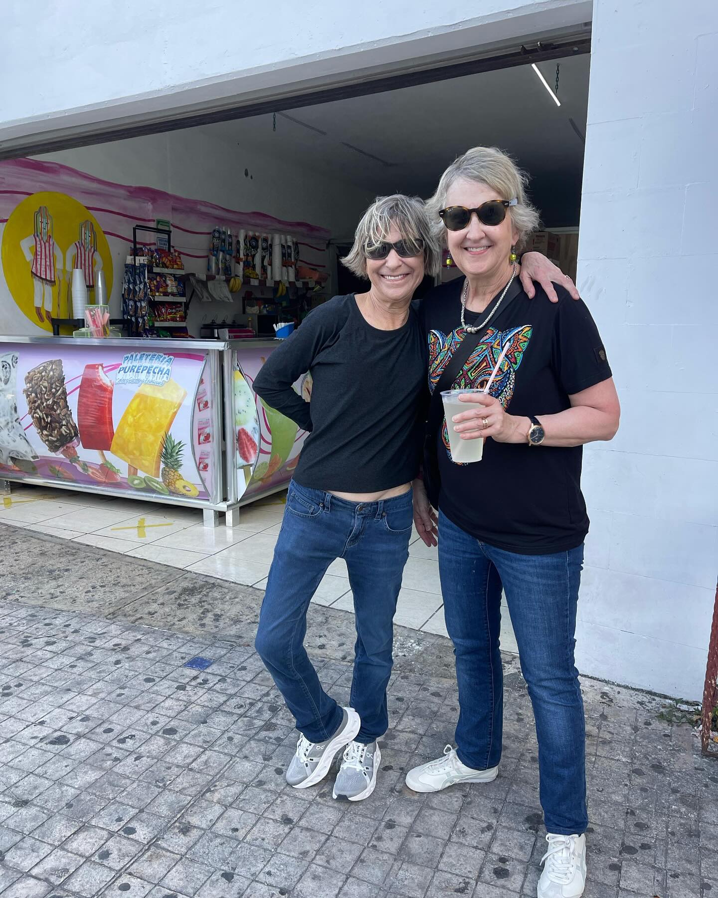 Taste your way through Mexico one bite at a time — unforgettable flavors, endless laughs, and the best company by your side. 🇲🇽🌮🌯
#foodtourism #foodtour #drinks #bestfriend #méxico #playadelcarmen❤️ #food