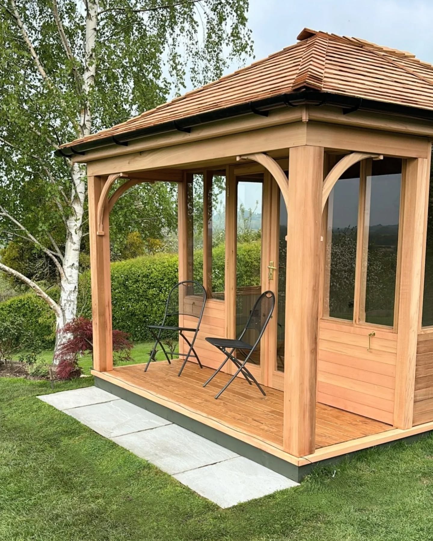 We're thrilled that one of our recently completed projects is taking part in a garden open day for charity!
Finishing touches are being put in place ready for this weekend, including this beautiful cedarwood from @stanfairbrothergardenstructure
Better photos of the finished garden to follow... ๐
#EnvisageGardens
#DesignedByExpertsCreatedByCraftsmen #ExquisiteBespokeLandscapes #WorcestershireGardenDesign
#gardenopenforcharity
#summerhouse #patio
#worcestershire #Pershore #Evesham #Cropthorne #landscapearchitect #landscapearchitecture #landscapedesign #gardendesign #gardendesigner #gardens #countrygarden #countryside #countrylife
#countryliving