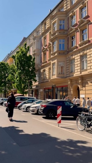 ✨ The Beauty of Berlin Mitte
Stroll past the Brandenburg Gate, take in the panorama from the TV Tower, lose yourself in the charm of Hackescher Markt, or retreat into the understated elegance of Berlin’s finest hotels — all within moments of each other.
Let us simplify your life, so you can focus on moments like these. ✨