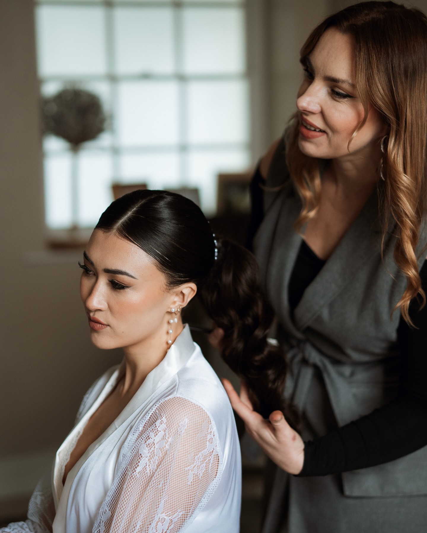 My lovely Brides, I got you!
Once you book me, Iām all in ā here to answer any questions, guide you with advice, and help you try out different hair and makeup styles during your trial. On your big day, Iām by your side until you walk down that aisle⦠and I can stay for touch-ups or even a full style change after the ceremony!
Just shout, and Iām there for you !
Planner ⢠@gmweddingplanning
Venue ⢠@barringtonhallcambridge
Photographers ⢠@mollielovleyphotography @marypeelphotography @mcauleypaulphotography
Dresses ⢠@lotterosebridal
Flowers ⢠@lilycoraflowers
Stationary & Signage &Video⢠@halitta.co
Makeup ā¢Ā @makeupbykellyfrances
Models ⢠@em.roberts
#BridalTrial
#HereForTheBride
#WeddingReady
#MakeupArtistForBrides
#HairAndMakeupArtist
#BrideToBe2025
#OnYourBigDay
#IevaBeauty