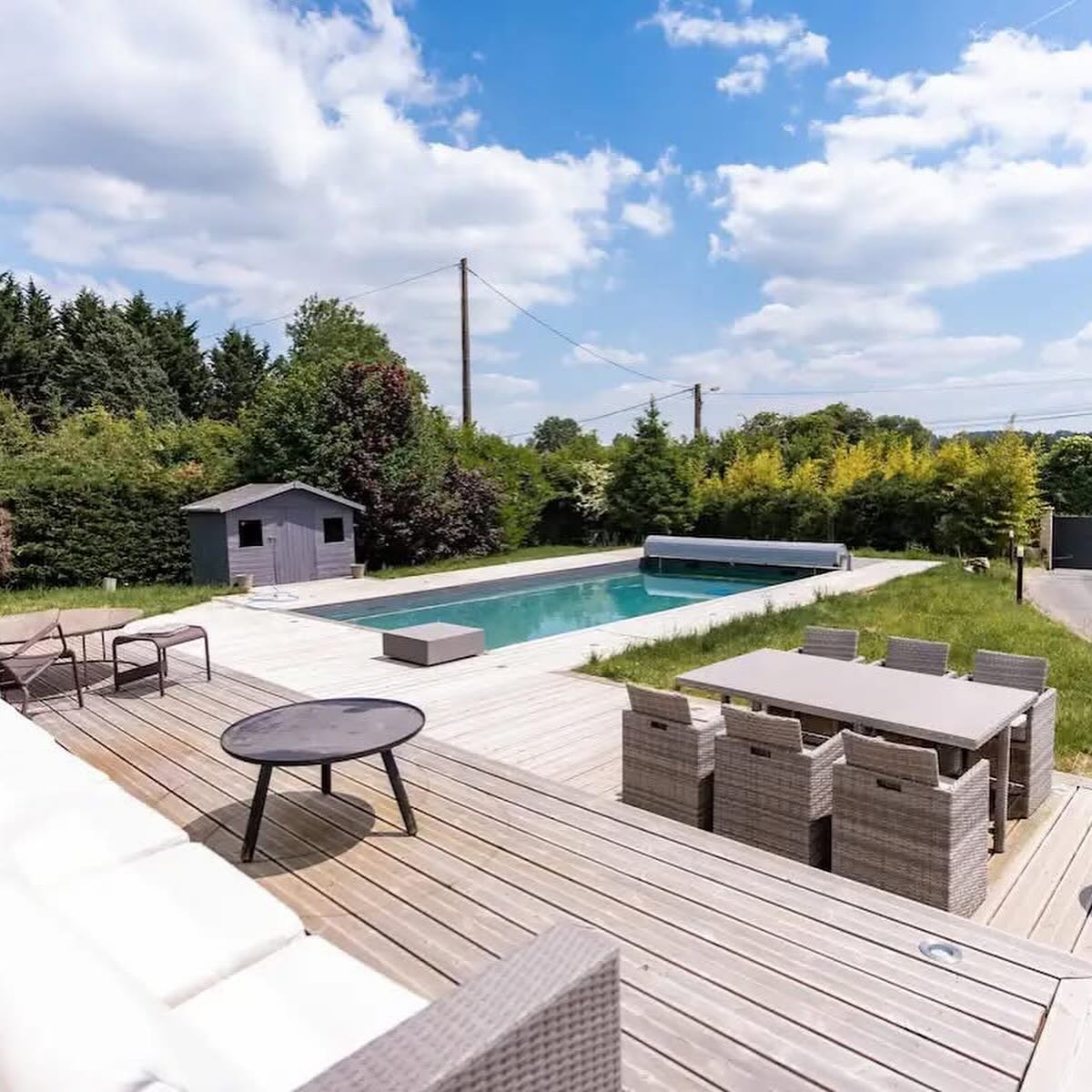 Évadez-vous à 15 minutes de Deauville
Profitez d’une spacieuse maison avec
• Piscine chauffée à 28 degrés
• Jardin clos de 2000m2
• Terrasse ensoleillée, BBQ, transats
• 3 chambres, 6 couchages
• Salon cosy, cheminée
• Cuisine entièrement équipée
• Wifi rapide
Idéal pour un séjour en famille ou entre amis
N’attendez plus pour réserver
https://www.airbnb.com/l/0dspVe8x
https://www.booking.com/Share-yUgFbka
#normandie #deauville #piscinechauffée #weekend #normandy #escapade #vacances