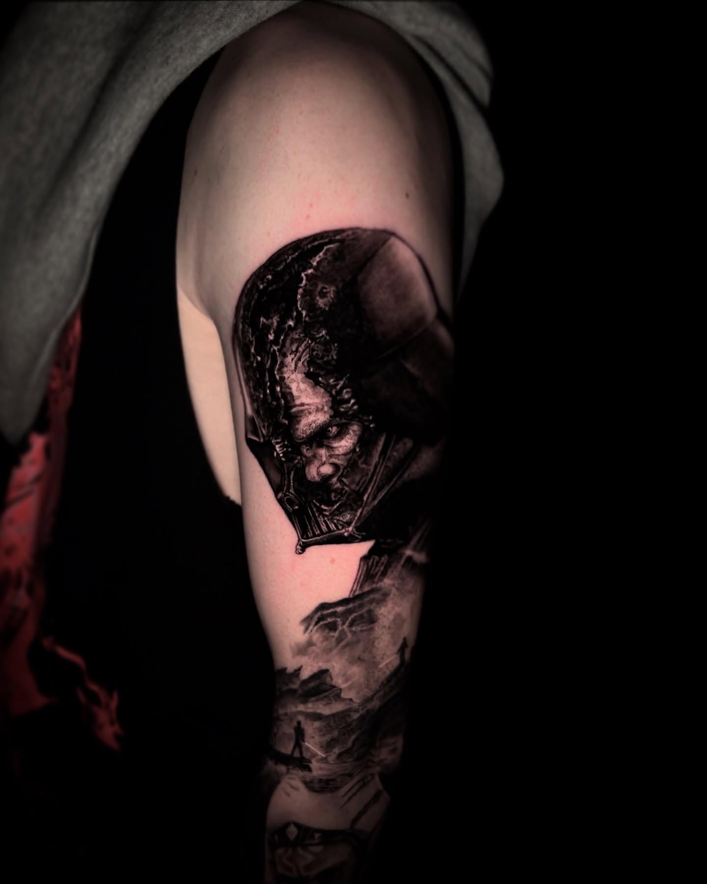 Darth Vader - This sleeve is still in progress and will be installed soon
#starwars #darthvader #maythe4th #happystarwarsday #starwarstattoo #blackandgreytattoo #tattoo