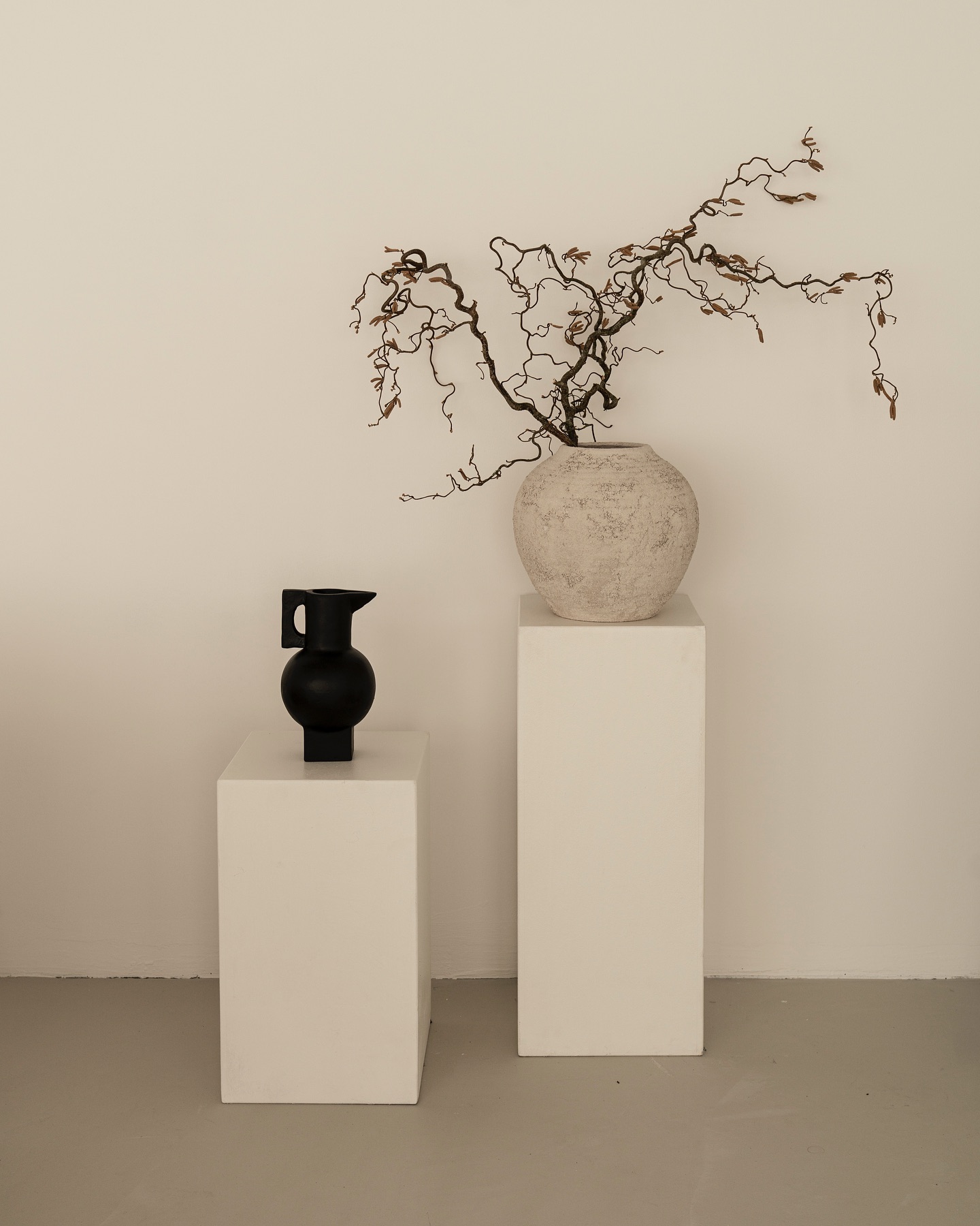 ✨ Setting the scene, one detail at a time 🪴✨
Our studio‘s little corners of creativity — where every prop, light and backdrop tells a story. Come create with us 📸💫
#loungestudio #loungestudioberlin #fotostudio #fotostudioberlin #studiovibes #photography #videography #studiorental #interior #interiordesign #decoration #berlin