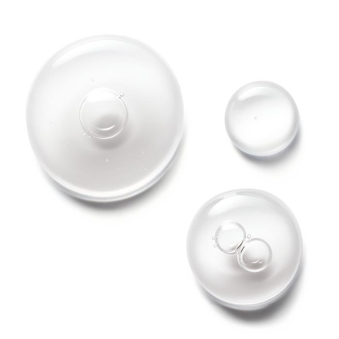 Prečo je hydratácia kyselinou hyalurónovou taká dôležitá? 💧
Kyselina hyalurónová je prirodzená látka v našom tele, ktorá dokáže viazať až 1000-násobok svojej hmotnosti vody. Práve preto je ideálna na intenzívnu hydratáciu pokožky – pomáha udržiavať pleť pružnú, sviežu a mladistvú. 🔗
S pribúdajúcim vekom však jej množstvo klesá, čo vedie k suchosti, strate objemu a tvorbe vrások. Pravidelné používanie produktov s kyselinou hyalurónovou, či už neinvazívne v podobe krémov alebo sér alebo v podobe miniinvazívnych ošetrení, pomáha doplniť zásoby hydratácie, zlepšuje textúru pleti a podporuje jej zdravý vzhľad.
Jeden z aktuálne najpopulárnejších produktov na hydratáciu je pleti je Profhilo H+L alebo ešte intenzívnejšia forma Profhilo Structura. 💉
Nezabúdajte: hydratovaná pleť = zdravá pleť.
V prípade záujmu o ošetrenie alebo akýchkoľvek otázok nás kontaktujte.
Tešíme sa na Vás .
bianca.clinic
info@bianca.sk
+421918318252
#hydratacia #kyselinahyaluronova #starostlivostopleť #hyaluroni̇caci̇d #antiaging