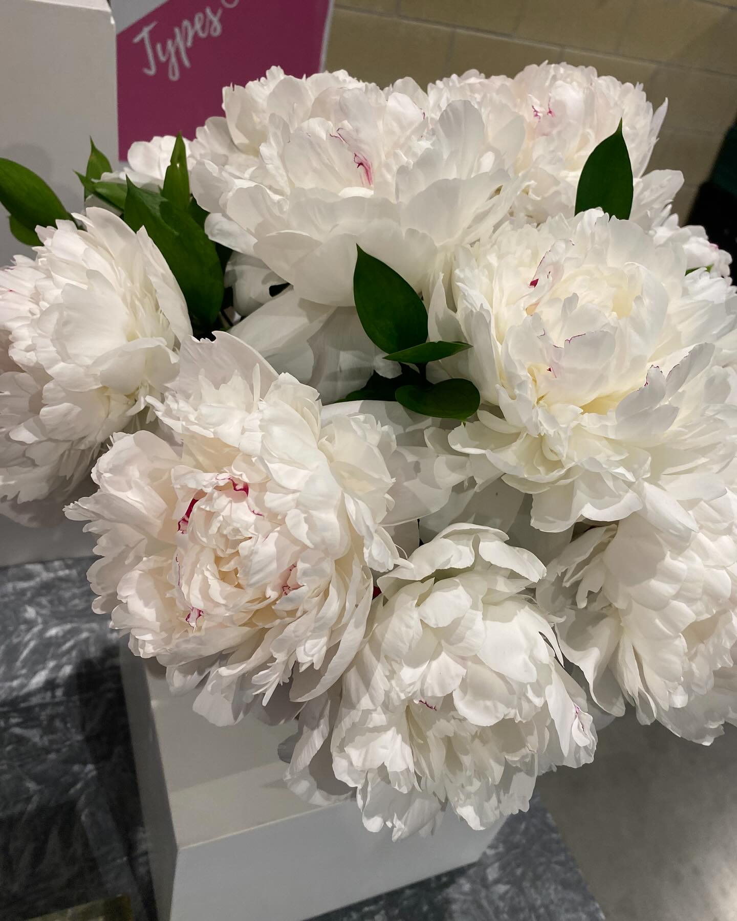 Home after a fun day out at Harrogate flower show. Loads of lovely designs by some very talented florists and flower arrangers. These are just a few pics from my phone after my camera died. #florist #competitionfloristry #amazing #talented