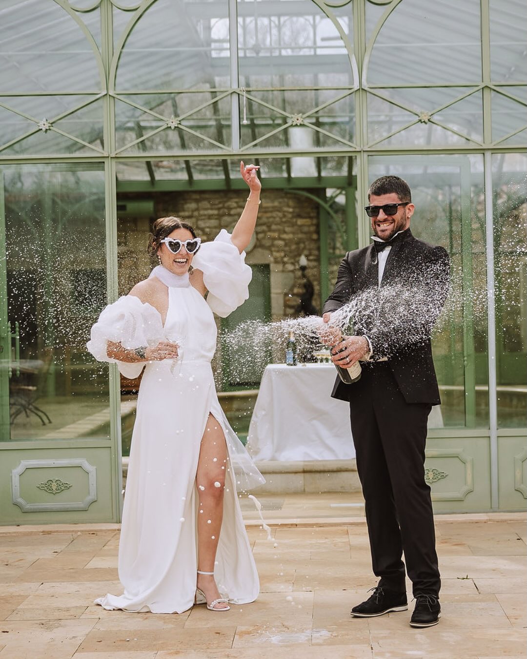 Qui a dit que l’élégance ne pouvait pas rimer avec légèreté ? ✨ Marine et Rémi ont fait éclater les bulles et partagé un moment complice ! 🍾🥂 Osez, pour votre grand jour, vivre des instants qui vous ressemblent vraiment !
Team de folie ⭐️:
Organisation et deco : @agence_solovely
Photo: @leslysouletphotographe
Vidéo : @bastiencasse
Lieu : @domaine_de_sourbil
Traiteur : @le.buffet.des.demoiselles
Gâteau : @lunivers_gourmand82
Carterie : @lecomptoirdubonheur
Vaisselle : @options_toulouse
make up: @twinsinstitut
coiffure : @_barbaraleone
Alliances : @bijouterie_latelierdenath
Fleurs : @imparfaite_fleuriste_montauban
Costume : @margoliamariageetcreation
Robe: @_maisonc_
Bijoux: @atelier_sarah_aime
Cadeaux invités: @lappartementdecaroline
#mariagefun #shootinginspiration #mariagemoderne #editorialwedding #mariagemontauban #champagnemariage#photographemariagemontauban