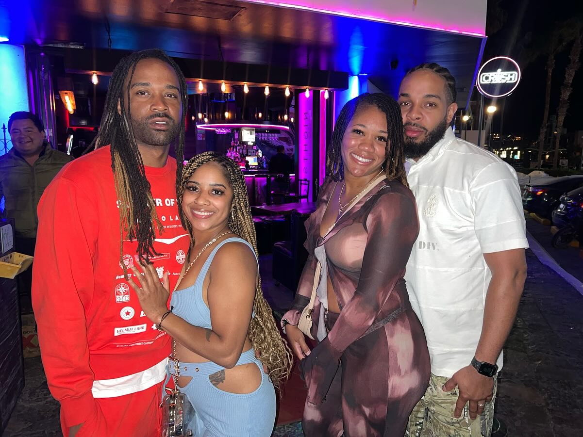 Double the trouble, double the fun — wild nights and good vibes only in Cabo San Lucas!🌴💃🏽 Grab your friends and get ready to enjoy a night you’ll never forget in Cabo🍻.
#cabosanlucas #cabo #night #nightlife #barcrawl #drinks #couplegoals #couplesnight