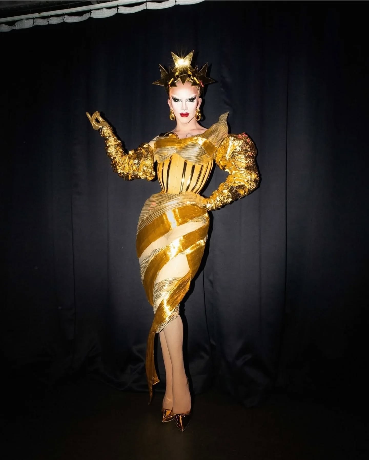 It's always such a privilege to be able to create a piece for this incredible human @sashavelour 👑
Thank you @diegomontoyastudio for including me in this gorgeous look and being a dream to work with.
To this and many more! ✨️
Earrings by @misho_designs
@vossevents @werqtheworld