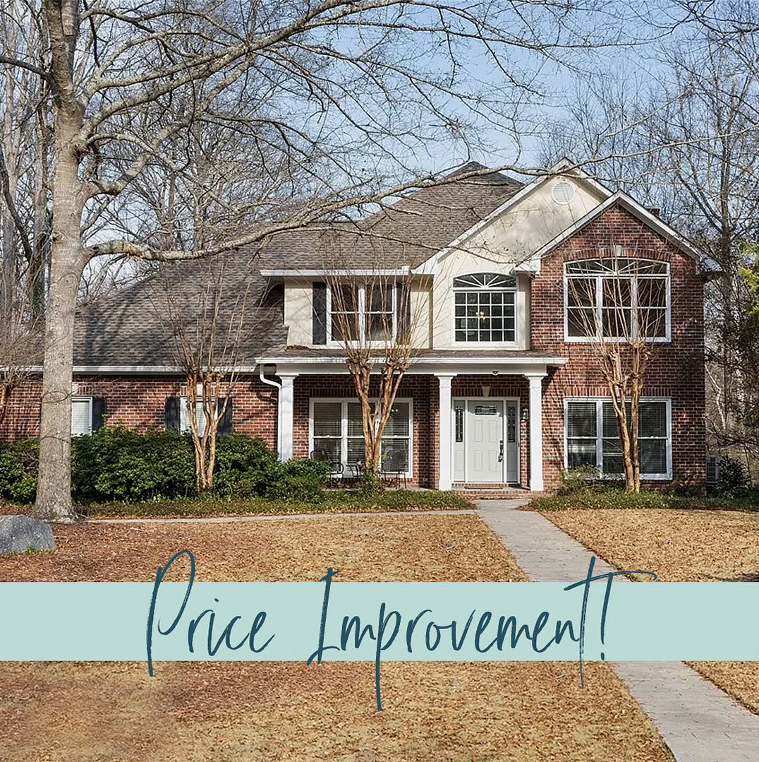 PRICE IMPROVEMENT! 🏠 1916 N Ashe Court in Auburn has a price improvement. Come take a look at this 5 BR/4 BA home that offers the perfect blend of elegance & convenience.
#priceimprovement #threesixtyrealestateeal #auburnalabama #opelikaalabama #leecountyrealestate #leecountyrealtors