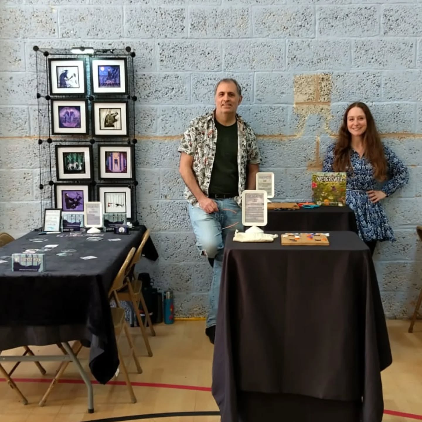 Just two cool kids playing and sharing their games at @herefordbgamers Here for Games Convention
Having a lovely time and it is great to enjoy the sunshine here too.
#ludusvulpes #hereforgames #herefordbgamers #overgrowthboardgame #disappearingactgame #forestfolkgame #forestfolk #disappearingact #Overgrowth