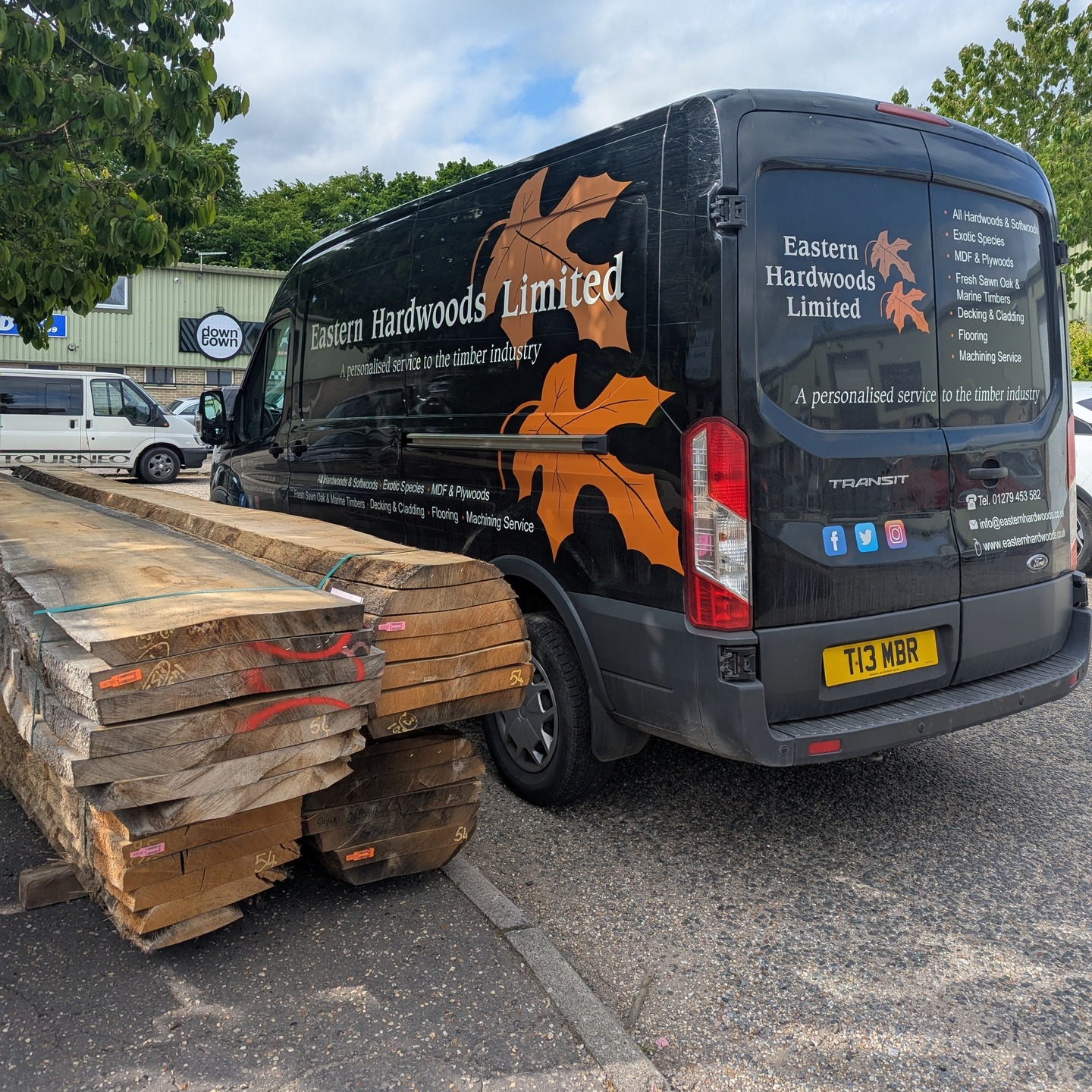 Waney Edged - Light Character Grade - European Oak Boules getting ready for delivery.
54mm, 4.2m+ lengths
Really clean boards for a Light Character grade.
#oak #joinery #woodworking #eurooak #woodworkingcommunity #carpentry #timber #lumber #hardwood #wood