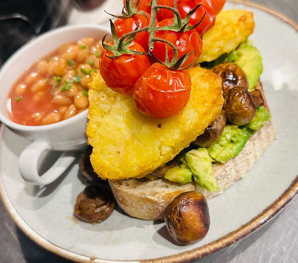 We’re open as usual for all of the Easter weekend — 8am to 6pm, every day including Easter Sunday & Monday 🐣
Whether you’re starting your day early or easing into the morning, our whole breakfast menu is now available until ⏰ 11:30am ⏰ every single day — meaning an extra half hour on weekdays.
Our Breakfast Stacks and Buttermilk Pancakes are no longer just for weekends — you’ll find them every morning, 7 days a week.
Also on the menu this Easter:
🦀 Fresh Cromer Crab
☕ Homemade Hot Cross Buns
And of course…
🧑🍳 Signature Norfolk Sausage Rolls, fresh from the oven.
Pop in and enjoy a bite with us this weekend — we’d love to see you.
#Cromer #EasterWeekend #BreakfastInCromer #TheOldRockShopBistro #CromerCrab #HotCrossBuns #NorthNorfolkEats