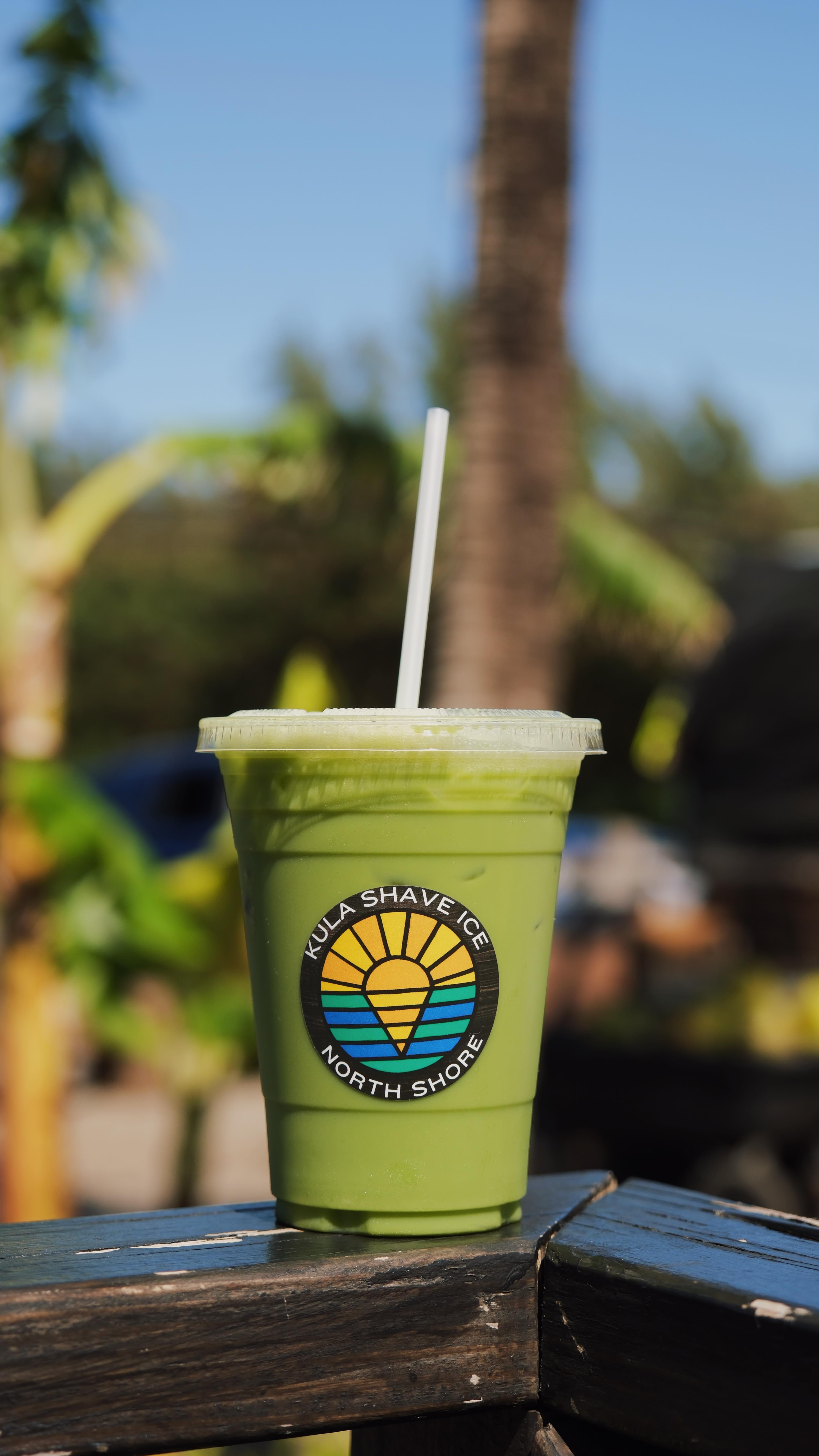 Calling all matcha lovers🍵 Our matcha latte is a must have if you’re looking for a refreshing pick me up🌺🤙🏽
___
#kulashaveicens #kulashaveice #northshore #northshoreoahu #northshorehawaii #kuilima #matcha #matchalatter #organic #organicingredients #matchalover