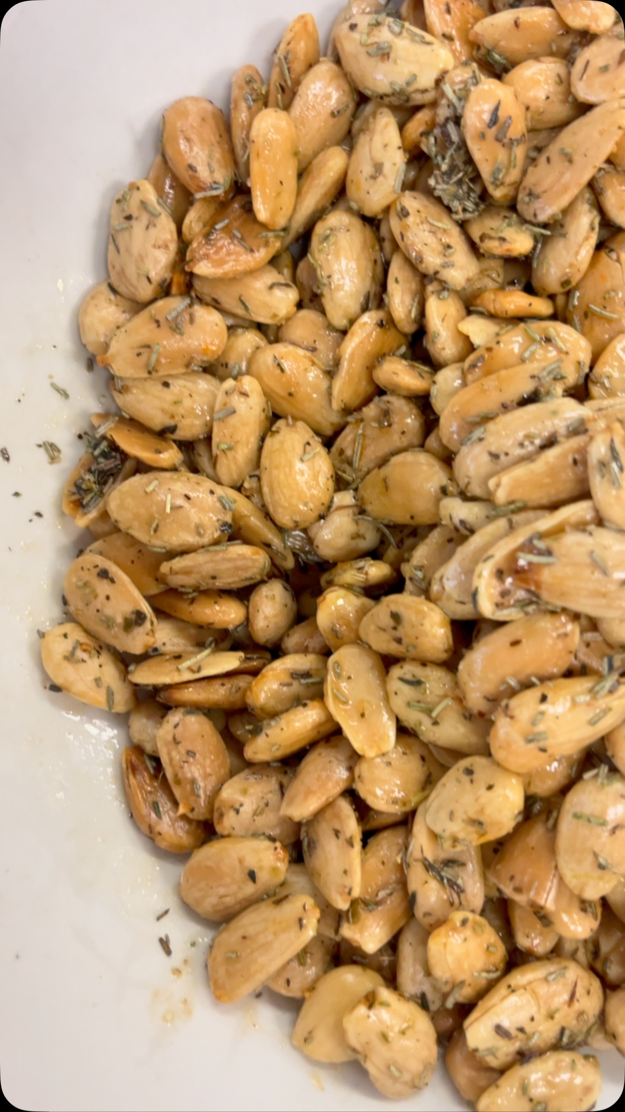 Amande aux herbes
📍Arzo (Épicerie du monde) au 13 Rue des dames 17000 La Rochelle
#amandes #saveursdumonde #larochelle #épiceriefine #dryfruıts #bio #apéro