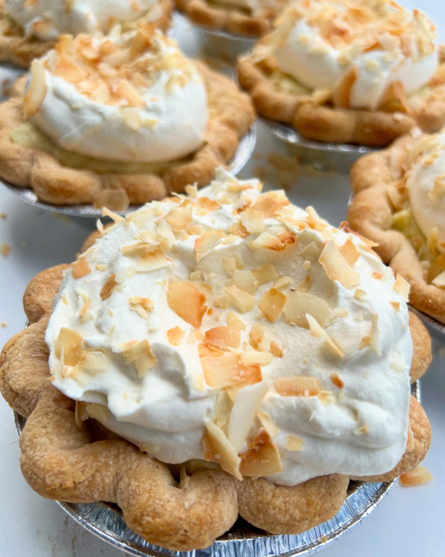 Head to @bexley_natural_market today for delicious treats! 💕
Mini pies:
Cherry
Blackberry
Coconut cream
Strawberries and cream
Vanilla bean sugar cookies 🐰
Hot cross buns (singles)
Hand pies:
Cherry
Apple
Blueberry
Black raspberry
Chicken curry
Veggies curry