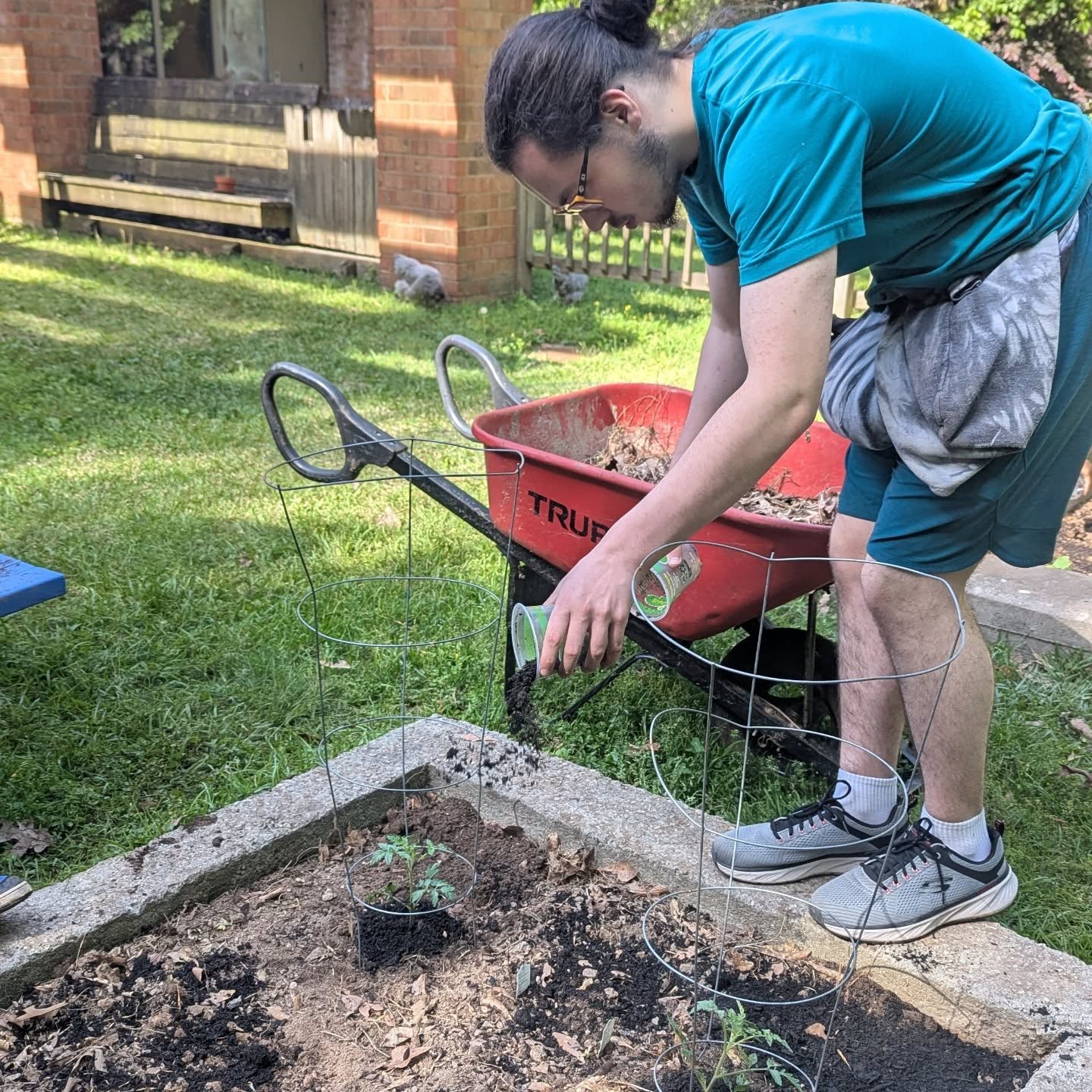Our Upper School students started their vegetable gardens this week! They weeded and amended the soil and then planted bell peppers, cucumbers, watermelon, tomatoes, jalapenos, and squash. We can't wait to see (and taste!) the fruits of their labor 🍉