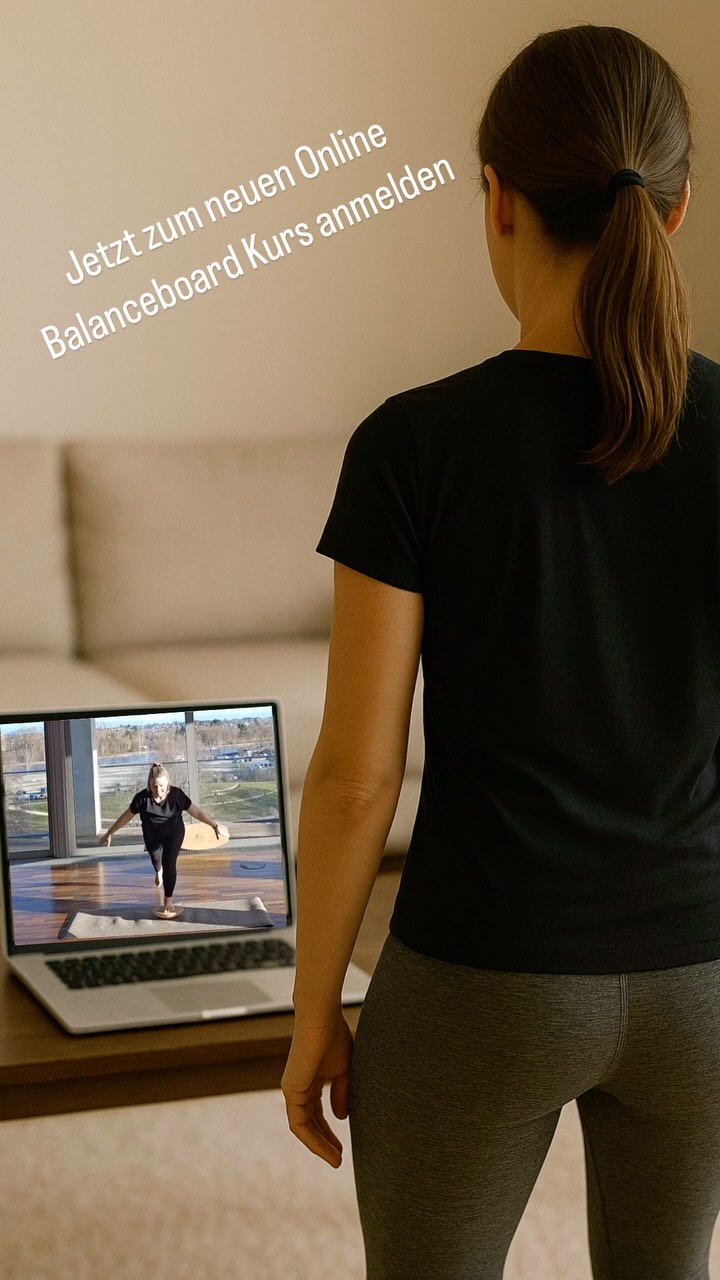 Du möchtest an unseren Balance Board Kursen teilnehmen, schaffst es aber nicht zu uns vor Ort?
Kein Problem!
Unsere Online-Kurse bringen das Training direkt zu dir nach Hause.
🚨 Nächster Kursstart bereits nächsten Dienstag 29.04 um 20 Uhr!🚨
Alles was du brauchst:
– ein Balance Board (am besten mit Halbkugel)
– ein Laptop oder Tablet
– und Lust, dein Gleichgewicht und Muskeln die du gar nicht kennst zu trainieren😉
Deine Vorteile:
– Flexibel trainieren, wann und wo du willst
– Kein Anfahrtsstress
– Für jedes Level geeignet
– Spaß und Fortschritt garantiert!
Melde dich jetzt an – per DM oder E-Mail!
Wir freuen uns auf dich!
#balanceboard #onlinekurs #fitzuhause #gleichgewichtstraining #surfstylefever #bewegungmachtglücklich #fitness #fitnesskurs #core #coretraining #stabilisierung