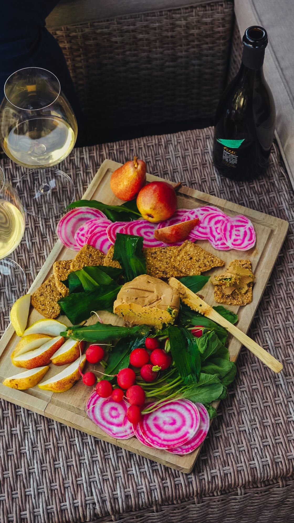 Itās officially balcony season, and Rasmus and I are kicking it off with homemade cashew cheese swirled with wild garlic pestoāšæ foraged straight from the local forest. We paired it with @feral_drinks dreamy 0% alc fermented sip infused with botanicals and a hint of Szechuan pepper āØThe base is made from beets, which also happen to be Bingoās new favorite snackā¦š
š§ Cashew Cheese Wheel with Wild Garlic Pesto
⢠135g (1 cup) raw cashews, boiled for 10 minutes or soaked overnight in the fridge then drained
⢠2 tablespoons neutral (refined) coconut oil
⢠1 tablespoon lemon juice
⢠1 tablespoon miso (I used smoked miso, but feel free to use white miso for a lighter cheese color)
⢠1 tablespoon water
⢠2 tablespoons nutritional yeast
⢠1/4-1/2 teaspoon salt (depending on your miso)
⢠2 tablespoons wild garlic pesto (recipe below)
⢠A few leaves of wild garlic (to wrap in)
1. In a food processor or high-speed blender, blend the first 7 ingredients until smooth. You may need to scrape the sides in between blending.
2. Line a mini ramekin or springform with some wild garlic leaves, making sure to overhang them so they will cover the cheese. Fill the ramekin/springform 3/4 the way with the cashew cheese mixture, then swirl in two tablespoons of pesto. Then, spread the remaining cashew cheese mixture on top. This is so the pesto gets āsealedā in. Fold the wild garlic leaves over and place in the fridge to firm up.
šæ Wild Garlic Pesto
⢠50g (1/3 cup) raw, unsalted pumpkin seeds
⢠40g (1 1/4 cup, packed) wild garlic
⢠2 tablespoons lemon juice
⢠1 teaspoon lemon zest
⢠100ml (1/3 cup + 1 tablespoon) olive oil
⢠2 teaspoons maple syrup
⢠1/2 teaspoon salt
⢠Optional: 2 tablespoons nutritional yeast
1. In a food processor or high-speed blender, blend all ingredients until almost entirely smooth (itās nice to leave a bit of texture from the pumpkin seeds).
#nonalc #zeroalc #plantbased #plantbasedcheese #vegancheese #homemadevegancheese #cashewcheese #wildgarlic #ramsons #spring #feraldrinks