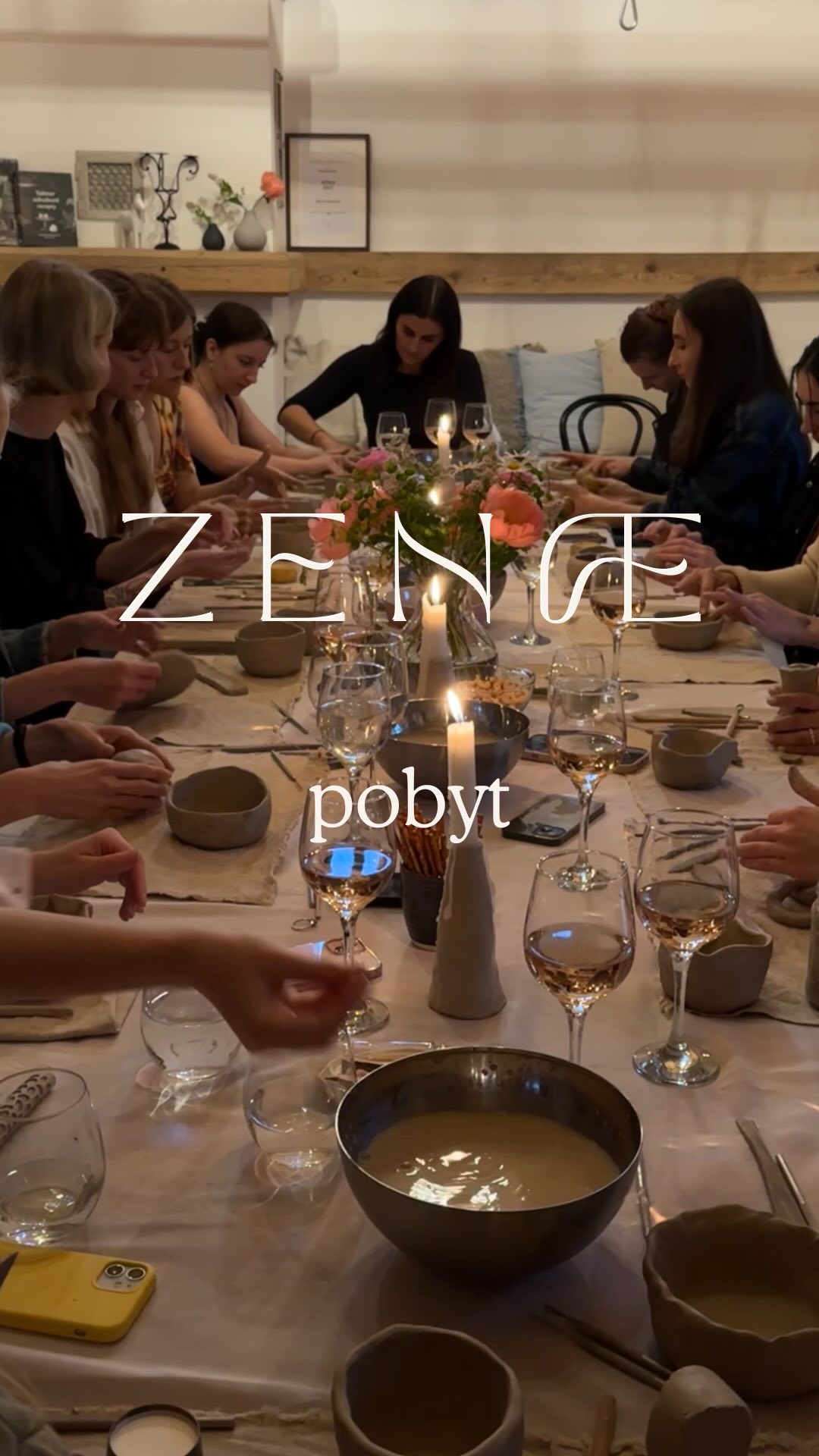 Ahoj,
s veľkou radosťou ťa pozývam na náš letný víkendový pobyt plný oddychu, tvorivosti a inšpirácie – tentokrát v čarovnom prostredí Château Béla.
Tento elegantný kaštieľ, ukrytý v malebnej prírode južného Slovenska, ponúka všetko, čo potrebujeme na dokonalý víkend: pokoj, krásny historický areál, rozľahlý francúzsky park, vonkajší bazén, štýlové wellness a výnimočnú atmosféru. Je to miesto, kde sa snúbi minulosť s prítomnosťou – a presne v tomto duchu bude aj náš program: plynúci, ženský, silný, jemný a nezabudnuteľný.
Čakajú nás keramické dielne, flow & yin joga, kakaová ceremónia so soundhealingom, tvorba osobného šperku a spoločné chvíle pod holým nebom, pri bazéne alebo v tichu záhradného altánku. Celý pobyt bude naladený na prebudenie a podporu ženskej energie, návrat k cyklickosti, jemnosti a intuícii. Joga, vedená Katkou zo ZenFlow štúdia, sa zameria na meridián srdca, ktorý v nás prebúdza dôveru, láskavosť a schopnosť naplno cítiť.
Program je zostavený s láskou a starostlivosťou tak, aby si si skutočne oddýchla, načerpala novú energiu a spojila sa so sebou aj ďalšími ženami v bezpečnom a podporujúcom kruhu.
KEDY
6. – 8. jún 2025
KDE
Château Béla, okúzľujúce barokové sídlo neďaleko Štúrova, obklopené vinicami a romantickým parkom s historickým šarmom a moderným komfortom. Súčasťou areálu je vonkajší bazén, luxusné spa, vínna pivnica a reštaurácia s výberovou kuchyňou.
PRE KOHO
Pre ženy, ktoré túžia po spomalení, tvorení, návrate k telu a zmyslom. Či už si u nás bola, alebo ideš prvýkrát – si srdečne vítaná.
ČO CHYSTÁME
- Keramický kurz so ZENAE – tvorba, dotyk s hlinou, uvoľnenie tvorivej energie
- Výroba osobného šperku – po krátkej meditácii sa naladíme na svoj zámer a vytvoríme si šperk ako sprievodcu na ceste k manifestácii
- Flow & yin joga, meditácie a soundhealing s Katkou zo ZenFlow štúdia – zamerané na ženskú energiu a meridián srdca
- Kakaová ceremónia – hlboké spojenie so srdcom
- Večerné rituály, zdieľanie, wellness a čas pri bazéne