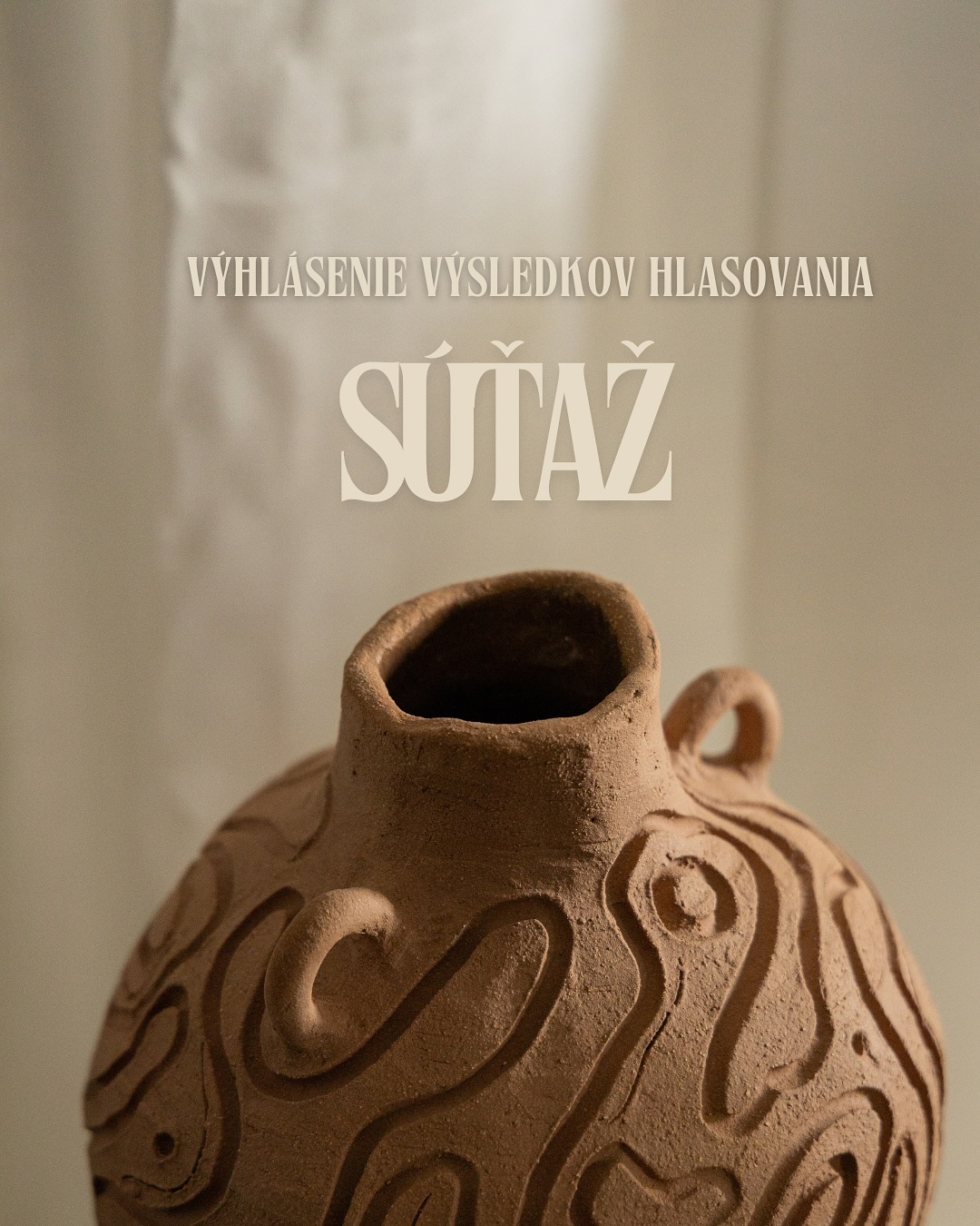 ✨ MÁME VÍŤAZOV! ✨
Počas keramickej výstavy, ktorá sa konala 1. mája v Novej Cvernovke, mali návštevníci možnosť zahlasovať za svoje obľúbené súťažné dielo, ktoré bolo vytvorené u nás na krúžku keramiky.
Do hlasovania sa zapojilo vyše 300 ľudí (!) a vďaka vám poznáme 3 víťazky našej súťaže 💥
🥇 1. miesto – Michaela Alioto Dudek
vyhráva 10-vstupovú permanentku
🥈 2. miesto – Natália Balážová
získava 8-vstupovú permanentku
🥉 3. miesto – Ela Medovic
od nás má 6-vstupovú permanentku
Ďakujeme všetkým zúčastneným – autorkám, ktoré do toho dali srdce aj ruky, a návštevníkom, ktorí sa prišli pozrieť, podporiť a zahlasovať ❤️
Veľká vďaka patrí aj našej @nicole_kolekova ktorá veľa z vás pomáhala pri tvorbe a mne pri výbere 🤍🙏🏼🥹
Čo hovoríte na našich víťazov? 🥹
#zenae #keramickasutaz #cvernovka #keramika #handmade #dizajn #slovenskytvorcovia #keramickykruzok