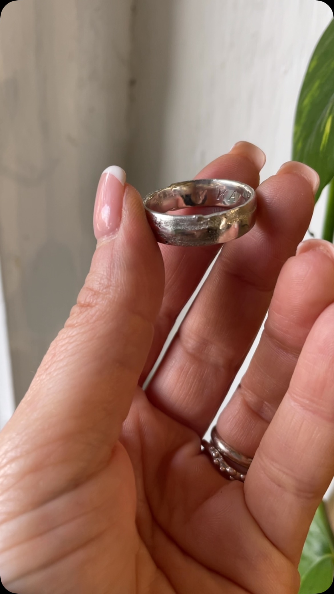 A recent sandcast wedding band commission, complete with their partners initials engraved on the inside 🥰 so cute!!