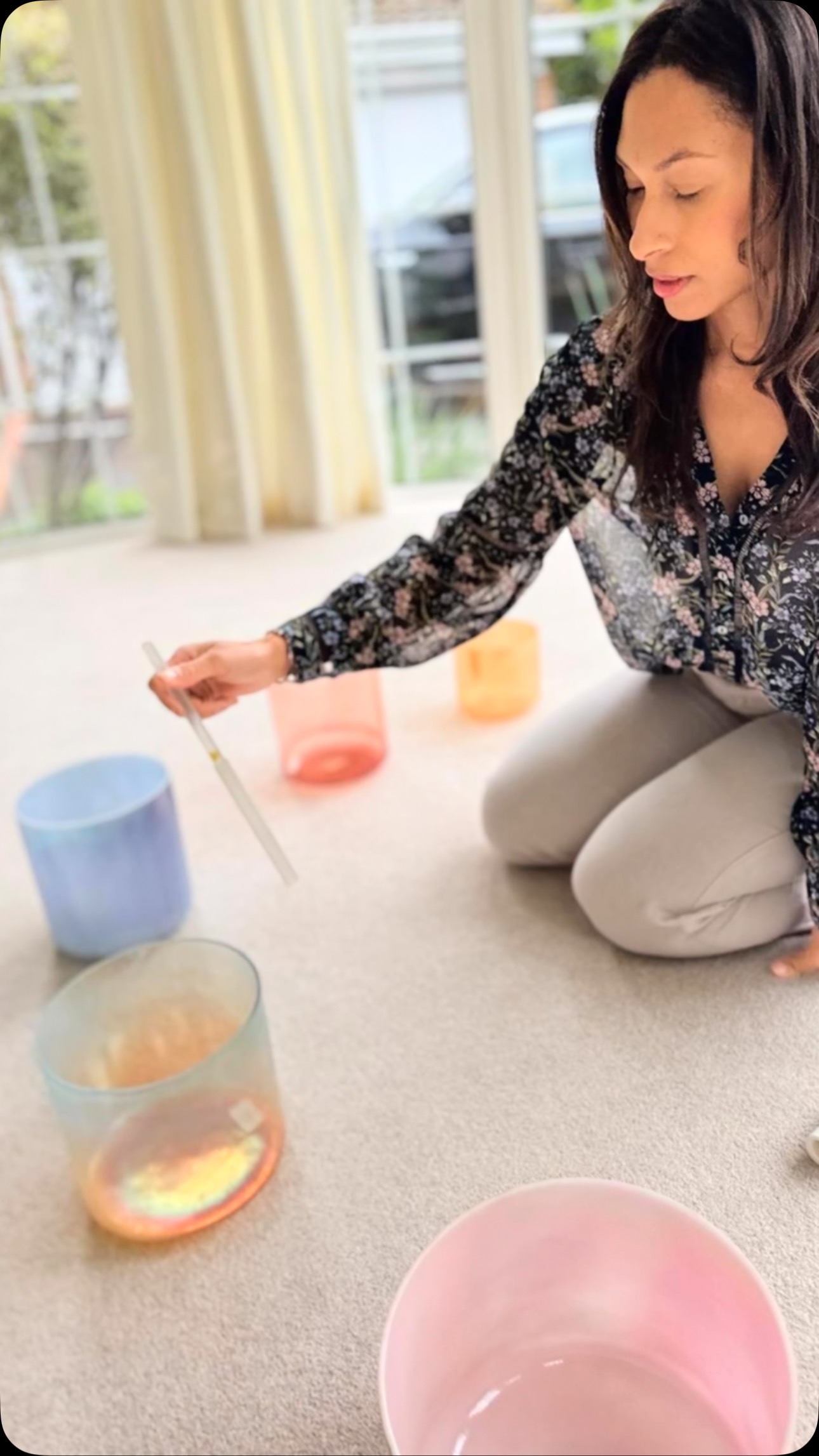✨ I had the honour of bringing my alchemy sound bowls into someone’s beautiful new home to help clear old energy and invite in light, peace, and renewal. The vibrations of these bowls carry ancient wisdom — dissolving stagnation, restoring harmony, and creating space for fresh, vibrant energy to flow. Grateful to witness the subtle shifts and deep calm that followed. 🕊️🔔
#SoundHealing #AlchemyBowls #EnergyClearing #VibrationalMedicine #SacredSound #HomeBlessing