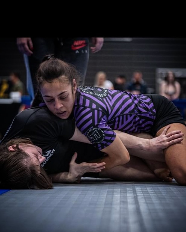 Motion is created by the destruction of balance.
@t.leoni3 doing what she does best ๐ฅ๐ฅ
#motionbj #teammotion #BJJ
#Grappling #FightGear #applythepresure #nogi #Submission #fyp #fitfam #bjj #mma #wrestling #Submissiongrappling #fighter #beast #presure