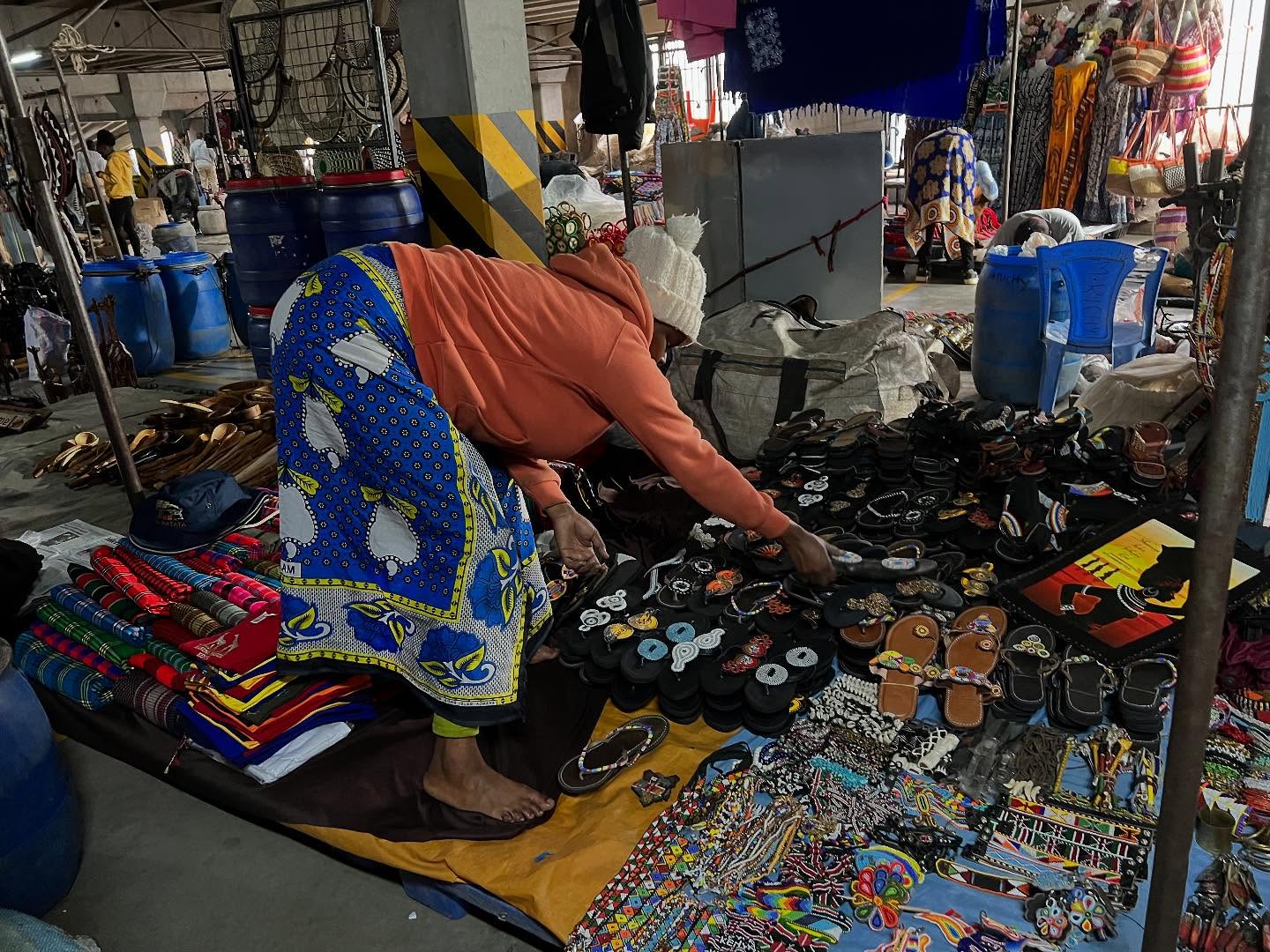 An open-air Maasai Market moves around the city of Nairobi each day, tucked into parking lots, behind hotels and near shopping malls. Wares range from jewellery, paintings, fabrics and clothes to shields, spears and soapstone chess sets. It’s essential, of course, to haggle and have enough Kenyan shillings in cash.
#accorhotels #pullmanhotels #pullmannairobi #pullmannairobiupperhill #maasaimarket #maasaijewelry #nairobilife #traveljournalist #kenyatravel #kenyatravels #kenyamarket #nairobikenya🇰🇪 #nairobicity