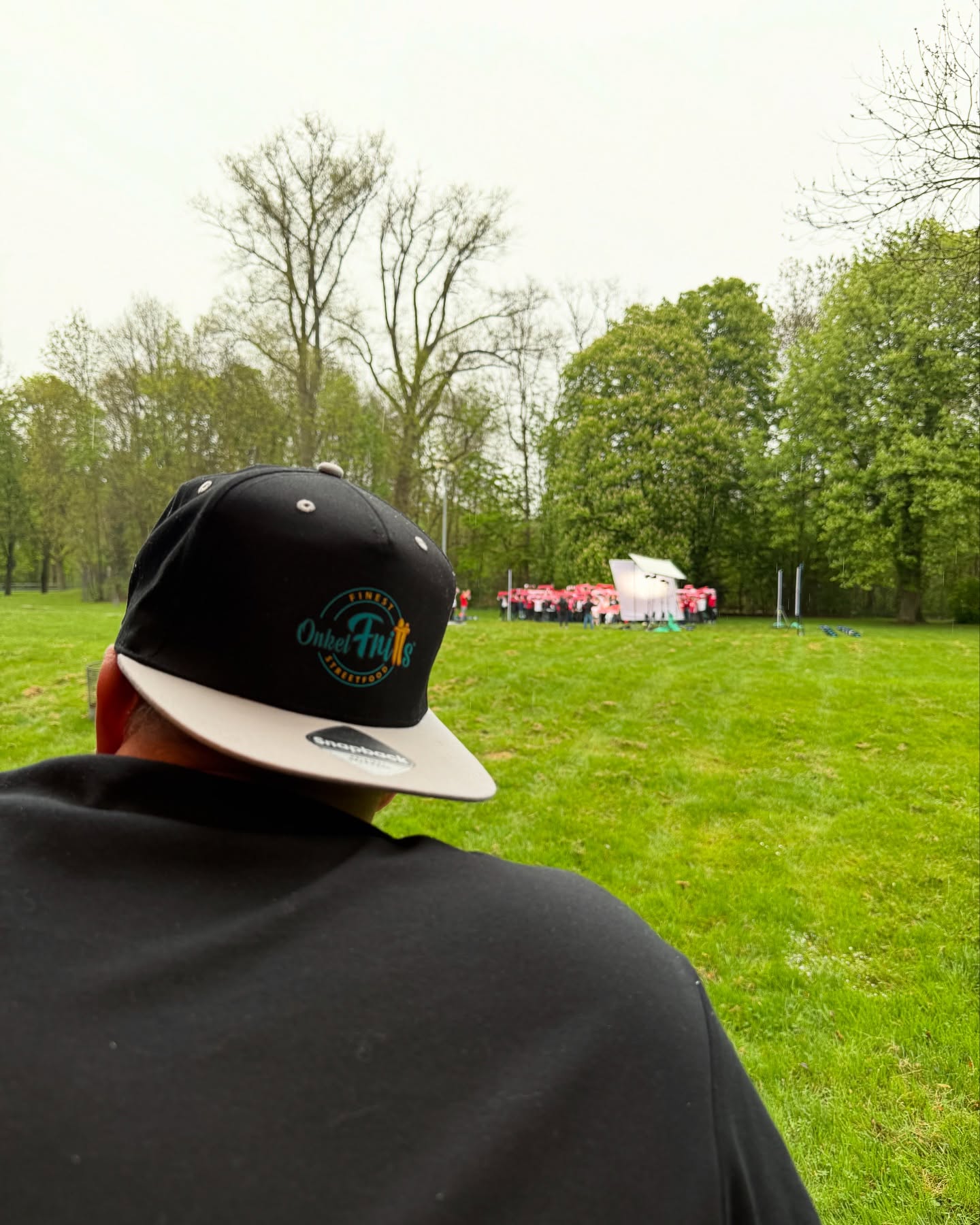 Blick hinter die Kulissen: Wenn Onkel Fritts am Start ist, läuft’s rund 😉 gestern durften wir ein tolles Team-Catering ❤️🤍 im Grünen begleiten – gute Laune, leckeres Streetfood und top Stimmung garantiert!
#onkelFritts #foodtrucklove #cateringdeluxe #eventcatering #streetfood #teamliebe #genussmomente