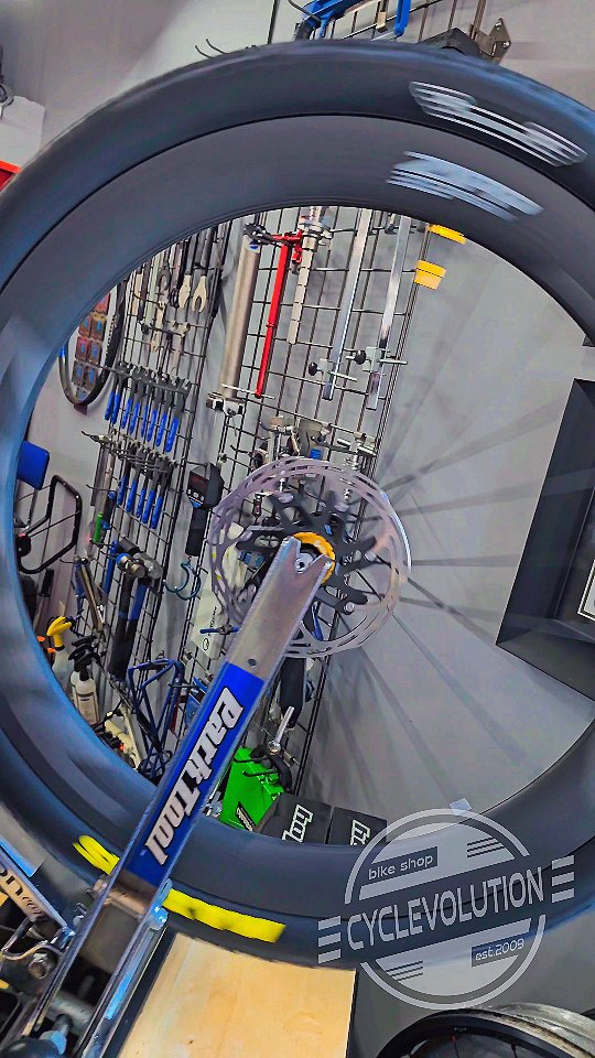 The all new Zipp 303 XPLR SW wheels are insanely wide!!!
#cyclevolution #smallbusiness #bikelife #bikepic #bikelove #bikeshop #bikeporn #unboxingbike #bicyclelife #bicyclelife #bikeshoplife #localbikeshop #supportlocalbikeshop #delraybeach #delray #a1aflorida #pinarello #roadbike #sram #sramaxs