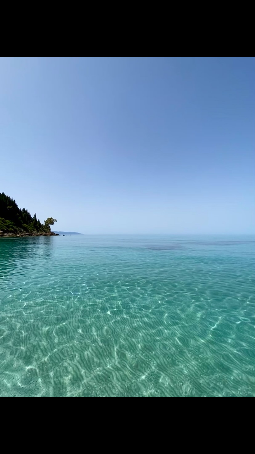 Last week of the Early Bird Price for our Yoga Retreat in Greece ☀️
Join @sarahtheresalechner & me to nourish yourself with somatic movement, relax time at the turquoise ionian sea & picking some Olives.
DM me for more Info or Check out my Bio.
#yogaretreats #yogalove #selfcare #harvest #nourishyourbody #breathe #justbe