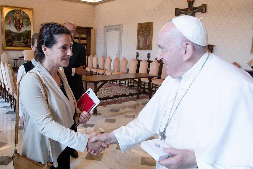 We extend our heartfelt condolences to our Catholic friends on the passing of Pope Francis.
We will always remember his graciousness in welcoming an EJCC delegation to the Vatican, where we presented several of our intercultural initiatives, including Dialogue & Diversity.
During that memorable meeting, he expressed his support for transparency and truth by encouraging the opening of hidden Inquisition archives — a vital project led by Genie Milgrom, who was part of our delegation.
May his legacy of dialogue and understanding continue to inspire