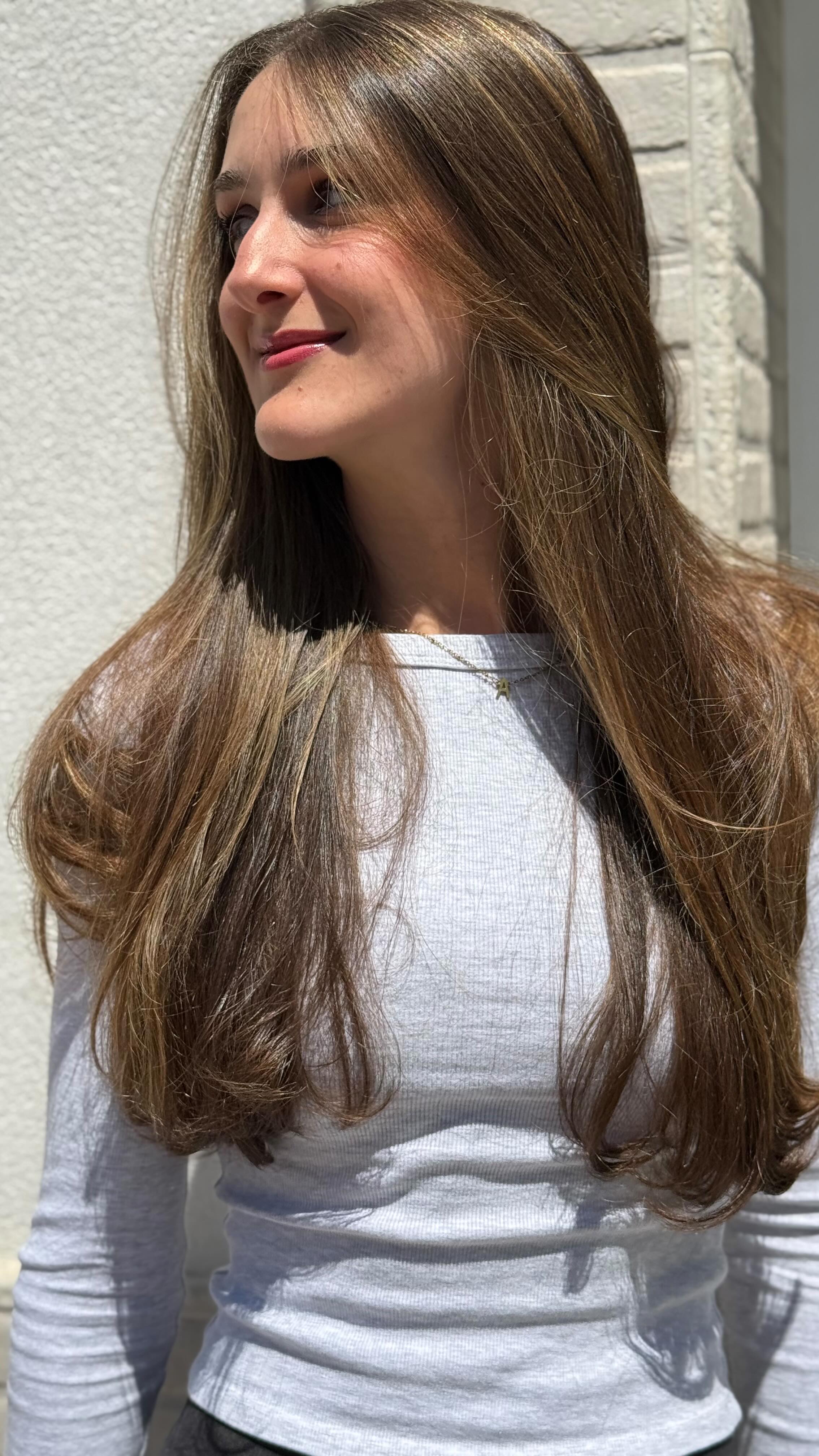 ✨ GLOSSY LOLITA ✨ el tratamiento del momento.
Aporta el máximo brillo, hidratación y movimiento a tu melena.
Feliz finde chic@s, nos vemos de nuevo el martes en el
salón 💖
#barbaramillan #equipobarbaramillan#peluqueria #hair #makeup #moda #beauty#hairsalon #hairstyles #kerastase #glossylolita #wella #coloristawella #sassoon #goaorganics #sebastianprofessional