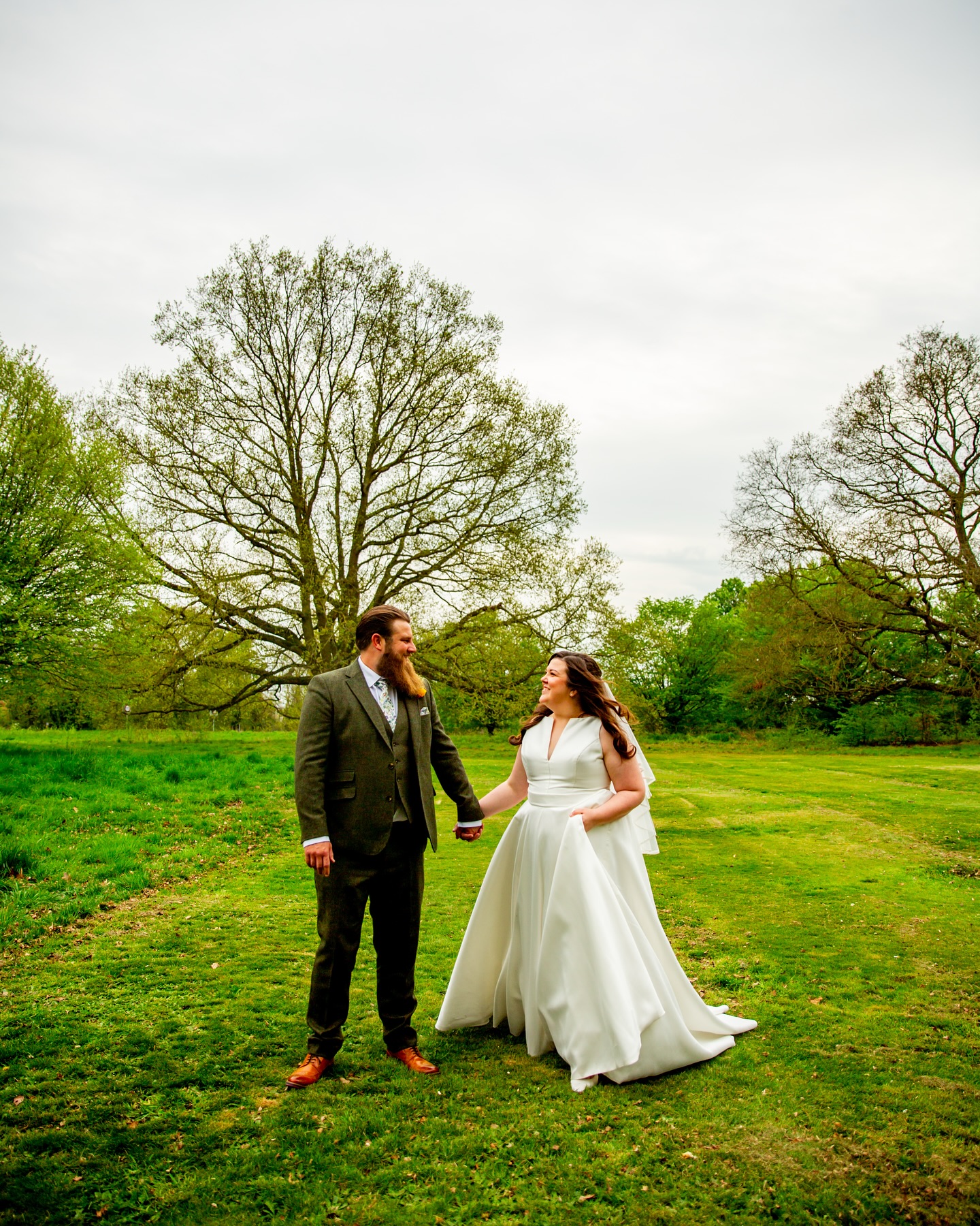 The Hunters Meet Brought T & H’s Wild Flower Wedding TO LIFE 🥹💐
I’d met T & H a few times before their wedding and we got on like a house on fire! It was such a pleasure to be part of their wedding day after creating such a bond with them 🥹
T & H’s vision TRULY came to life and it was so wholesome to see the happiness that this brought them, (especially H with the decor 😆). They’d planned it all out to the last millimetre…Yes, H had a full on word document on the distances between each centrepiece 🤣
SUPPLIERS:
Venue: @hunters.meet
Hair: @charb_x
Dress: @enchanted_bridal_boutique
Suits: @coles_menswear
.
.
.
.
#hertfordshireweddings #hertfordshirebride #weddingplanninginspiration #hertfordshireweddingphotography #huntersmeetweddingphotographer #huntersmeet #bishopsstortfordweddingphotographer #ukweddingphotography #candidweddingphotography #outdoorweddingvenue #outdoorweddinginspo #naturalweddingphotos #springweddinginspo