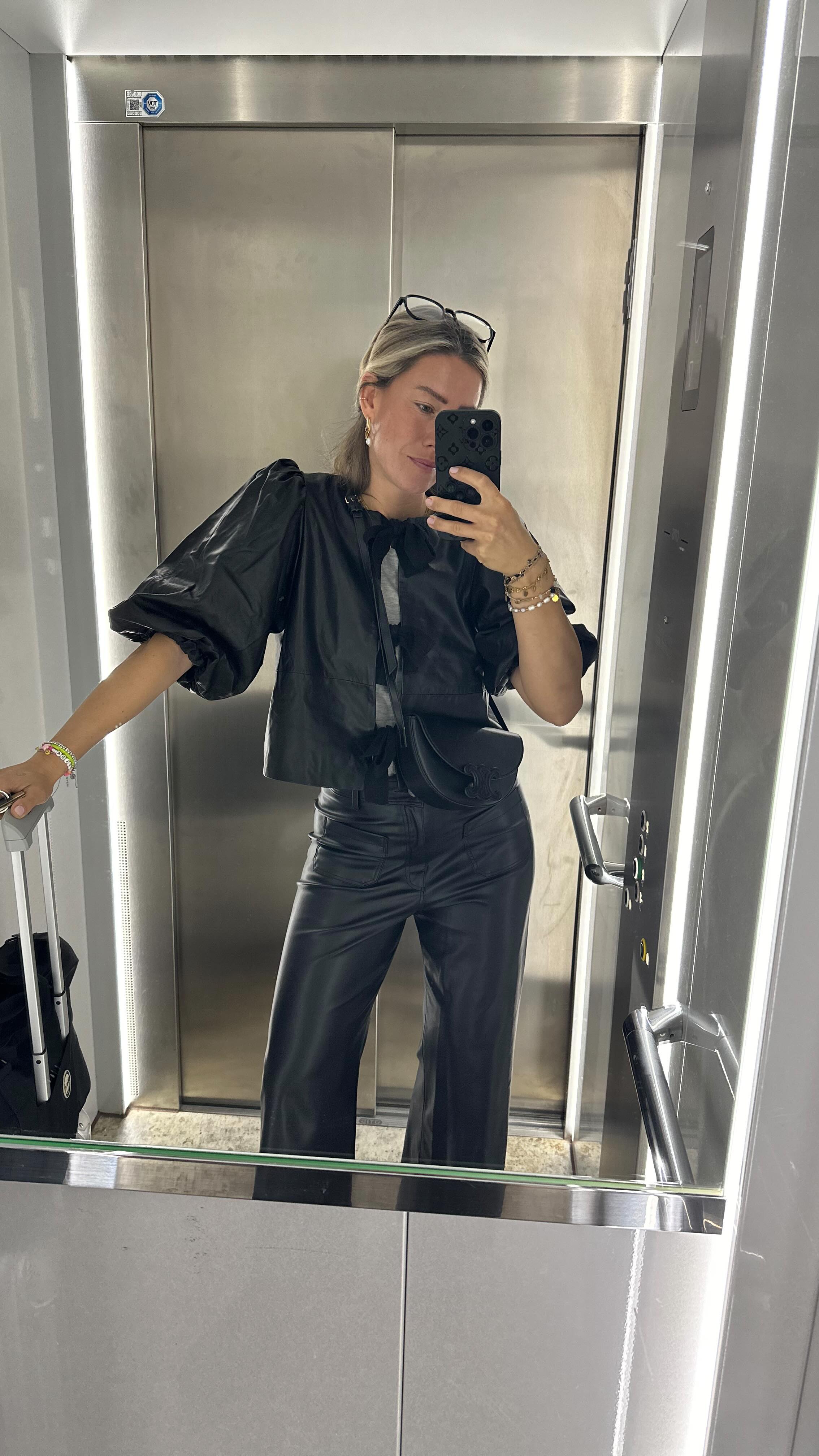 🪩 ON SALE 🪩 Unsere letzten Größen der beliebten Leather Bow Bluse sind im Angebot.
Folgt dem Link in der Bio 🖤
#ntk #sale #nexttokate #angebot