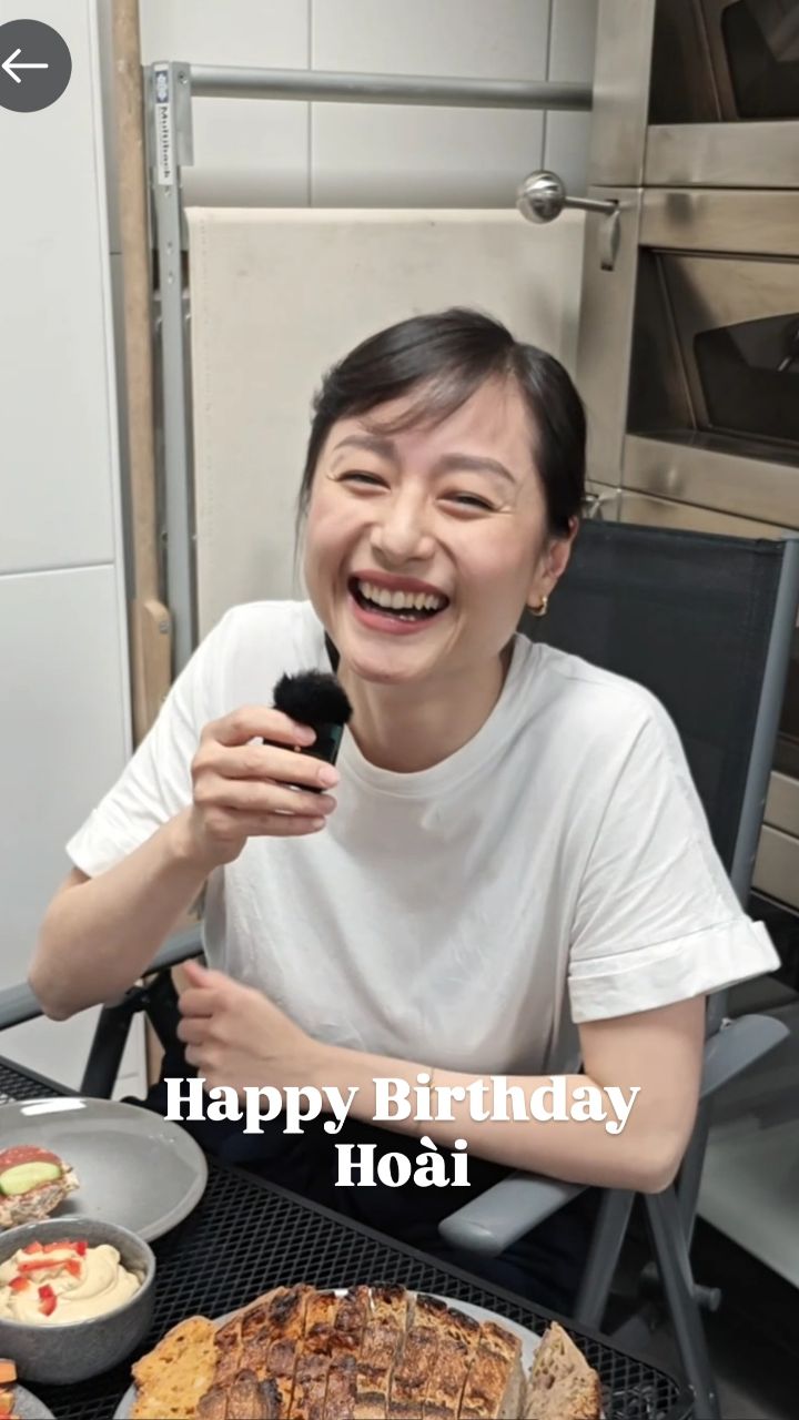 🎈 Hoài & 10 Monate Backstube 🍞
🎂 Auf unsere "Feel Good Managerin" 🥳
#birthdaygirl
#team
#sauerteig
#sauerteigbrot
#sourdough
#berlinerbrot
#brotbacken
#brotbackenmachtglücklich
#berlinfood
#berlinfoodie
#berlinfoodguide