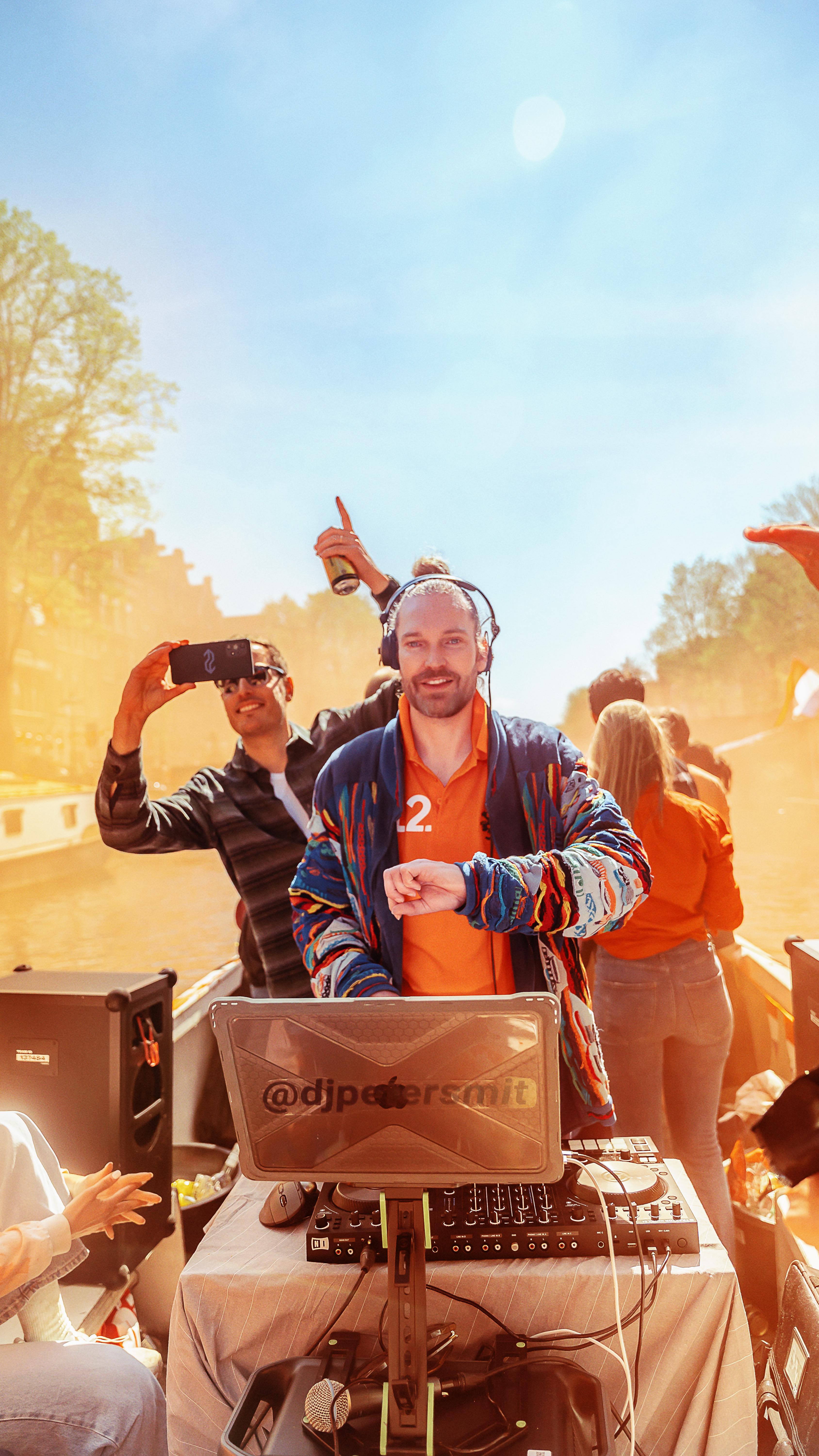 🧡King’s day 2025🧡
Sliding into the canals of Amsterdam! Warming up the vibes for the King’s day madness 👑
#djlife #kingsday #amsterdam #djamsterdam #party #thenetherlands #amsterdamcanals