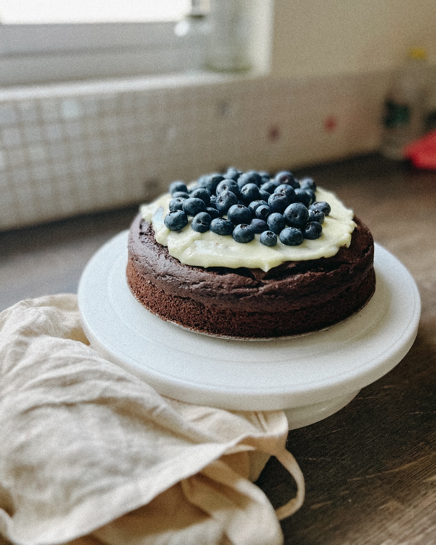 Closing spring break with something my oldest loves to do the most: baking a cake!! 🥹🫐🍫🌰🍯
I hope you all had a lovely family time! ❤️