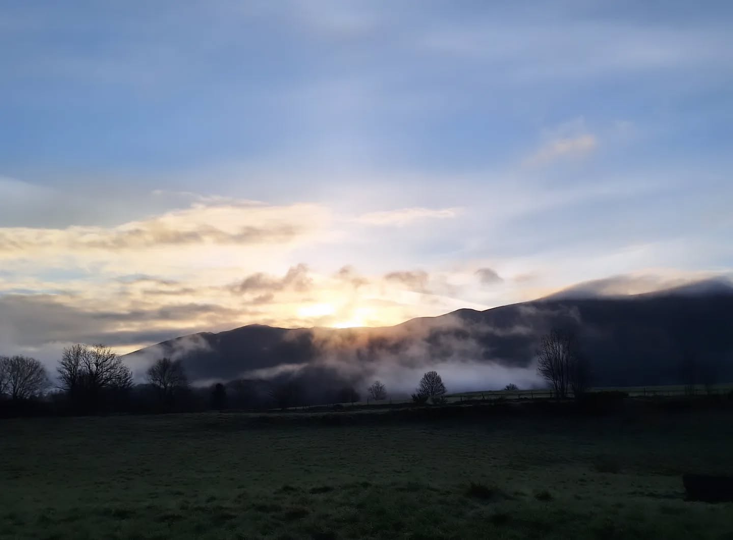 - PLAISIR DU JOUR -
#photooftheday #photopaysage #instanature #nature #sancy #mooddujour #montagnes #aura_focus_on #francecartepostale