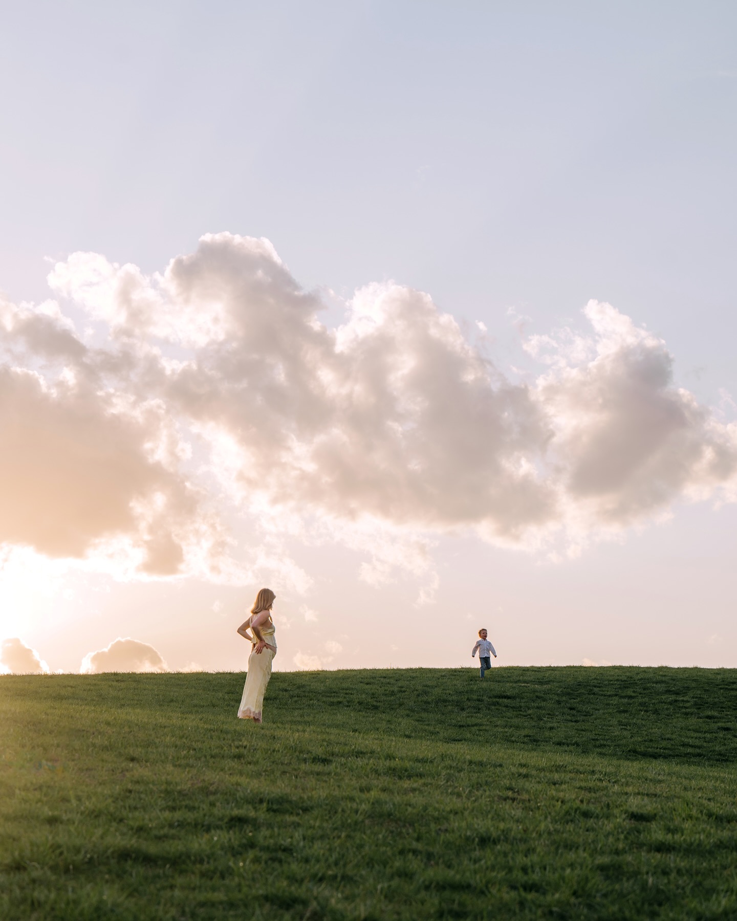 A little love for our amazing family clients today. 🫶🏻 These sweet sessions are so important to us and our business, but they never get any love on our grid.
We are so grateful for the families that come back to us year-after-year to celebrate their seasons of life.
This particular family holds a special place in our hearts as Laura actually helped me pick out my wedding dress years ago. Love you so much, Anchor fam. 💕