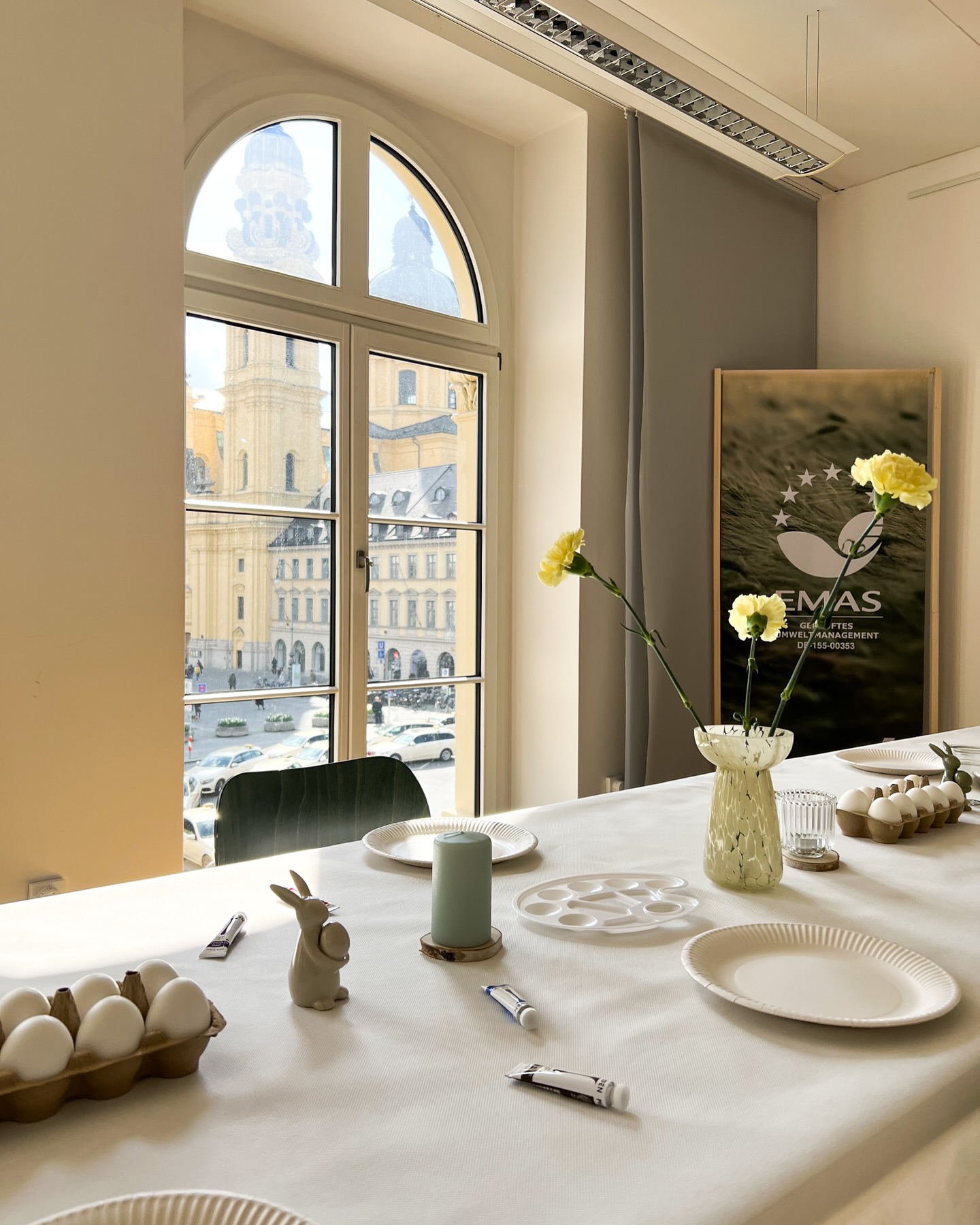 🐣 Frohe Ostern wünscht euch das Team von Advicon! 🌷
Wir wünschen euch ein langes Wochenende voller Schoki, Sonnenschein und entspanntem Nichtstun.
Falls euch beim Eiersuchen ein Beleg in die Hände fällt – kein Stress, wir sind nach den Feiertagen wieder für euch da. 😉
Frohe Ostern & gute Vibes –
euer Advicon-Team 💛
#Ostern2025 #AdviconTax #SteuernMitHumor #FroheOstern #SchokohasenUndSteuertipps