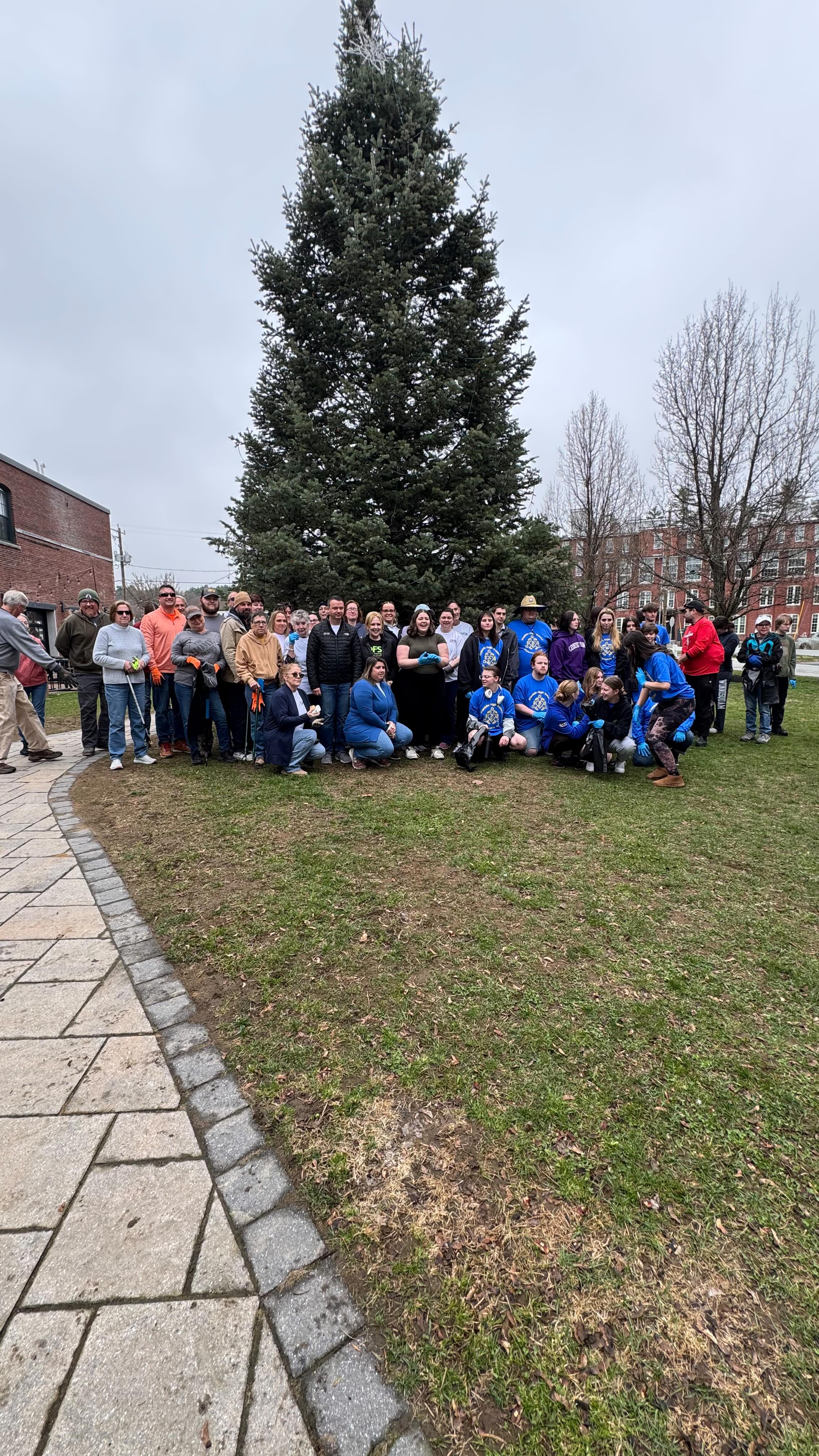 Together we can accomplish so much ✨
We are so grateful to all of the good citizens and volunteers from local businesses, the highschool, the Franklin Parks and Rec department, @vulgarbrewingco @franklinsavingsbanknh @winnirivertrail @franklinoutingclub @outdoornewengland that came out to help clean up our outdoor spaces, parks, and downtown yesterday for #EarthDay.
We have a very special community of dedicated folks always eager to uplift each other and make our city better for everyone to enjoy. The positivity, smiles, and new relationships we saw yesterday was just an important as the physical work we did. We are stronger together!
Want to get involved? Join our newsletter and join us for the next community event. We have another clean up scheduled this Sunday in Mill City Park. Meet at 10am in the Willow St parking lot. Bring gloves and good vibes ☀️