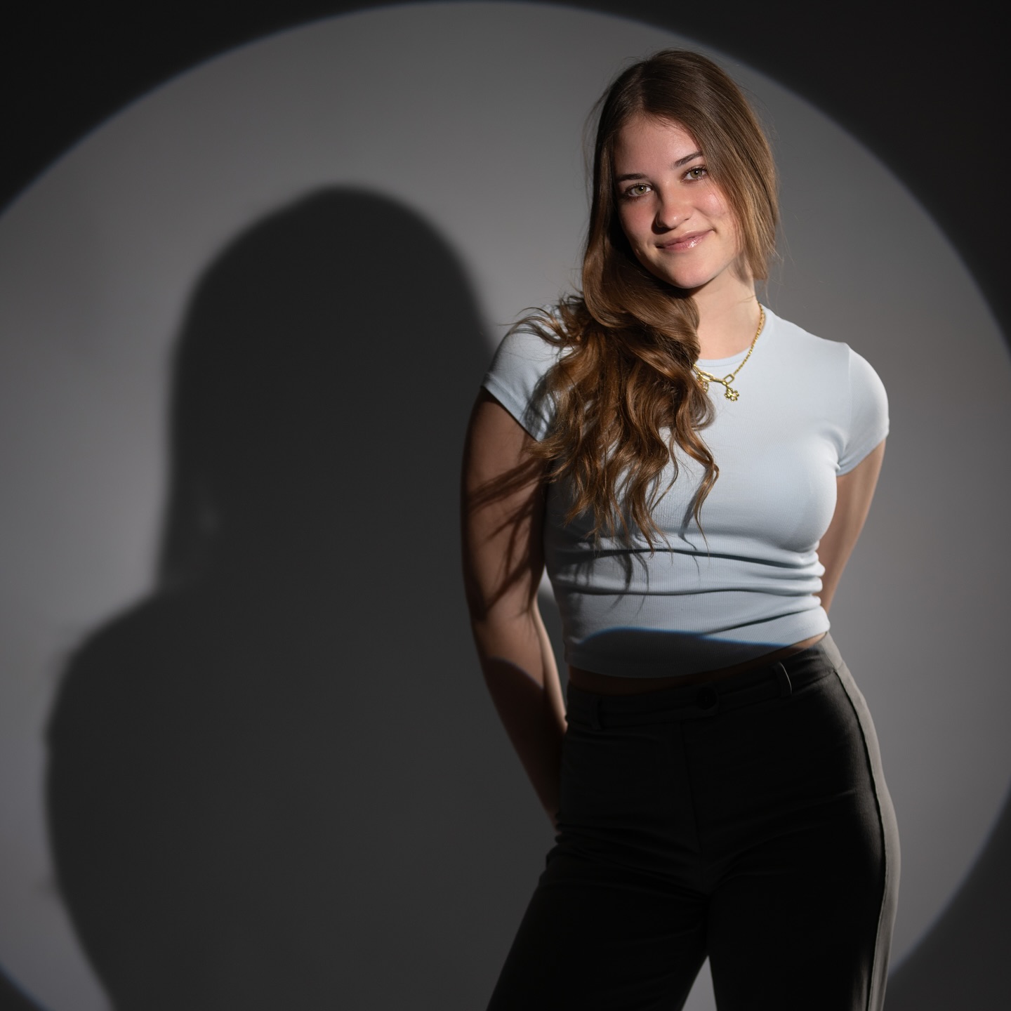 Confidence isn’t loud — it’s a look, a vibe, a moment. Just like this one. #PortraitVibes #MoodyPortrait #NaturalLight #PortraitMood #InFrame #ConfidenceLooksGood #CreativePortraits #ModernMuse #PhotoVibes #VisualPoetry #PortraitShoot #ArtOfPortrait #CinematicLook #TimelessStyle #TheLook