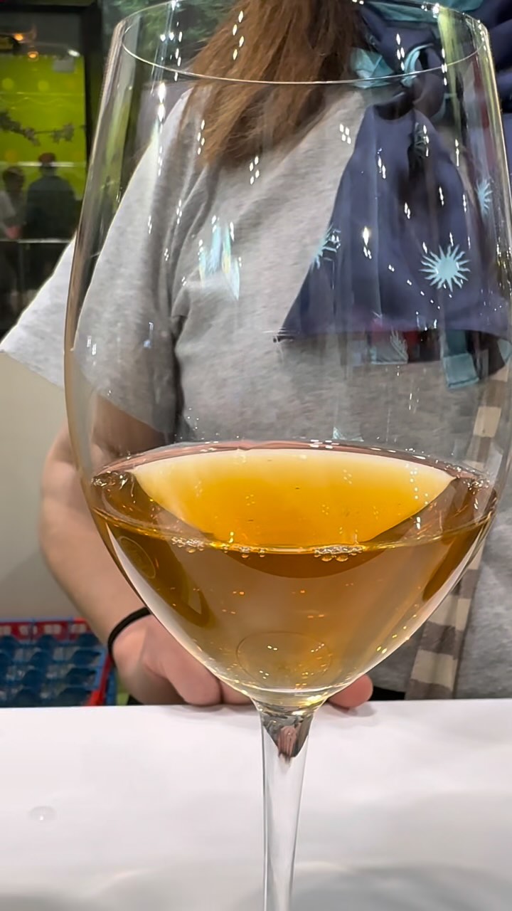 Un vino que enamora! 🧡 María Amézola nos cuenta su historia! @bodegas.amezola
#iñigoamezola #rioja @rioja