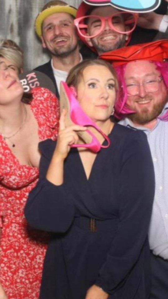 Heena + Gurdeep Part 2 Wedding Reception
#CaptureYourStory #Trending #photobooth
#selfie #selfiemirror Www.StoryboxPhotobooths.co.uk
Bride @heenamistry
Venue @hotelwoodlands
Content @the_brides_edit
Photographer @aaronbaxterphotography
Florist @shindig.event.styling
Stationary @bruskiandbunnsweddings
Singer @jadecravenperformer
Cake @heidi_thebakerybarn
HMUA @sharon_roda
Dress @kirans_birmingham
Suits @mossbros
Shoes @harrietwildeshoes
Photobooth Mirror @storyboxphotobooth
Rings @austenandblake
DJ @greensblood
Ties & Pocket Squares @delilahsdressingroom
#contentcreator #weddings #wedding #weddingday #yorkshirewedding #leedswedding #bride #bridesmaid #Weddinginspiration #IndianWedding
www.StoryboxPhotobooths.co.uk
#Photobooth
#SelfieMirror
#MagicMirror
#CaptureYourStory
#TeamBride #TeamGroom
#SelfieKing #SelfieQueen
#PhotoboothHire #SelfieMirrorHire #Engagement #Weddings
#WeddingSupplier
#AsianWedding #photoboothBradford
#photoboothLeeds #photoboothHuddersfield