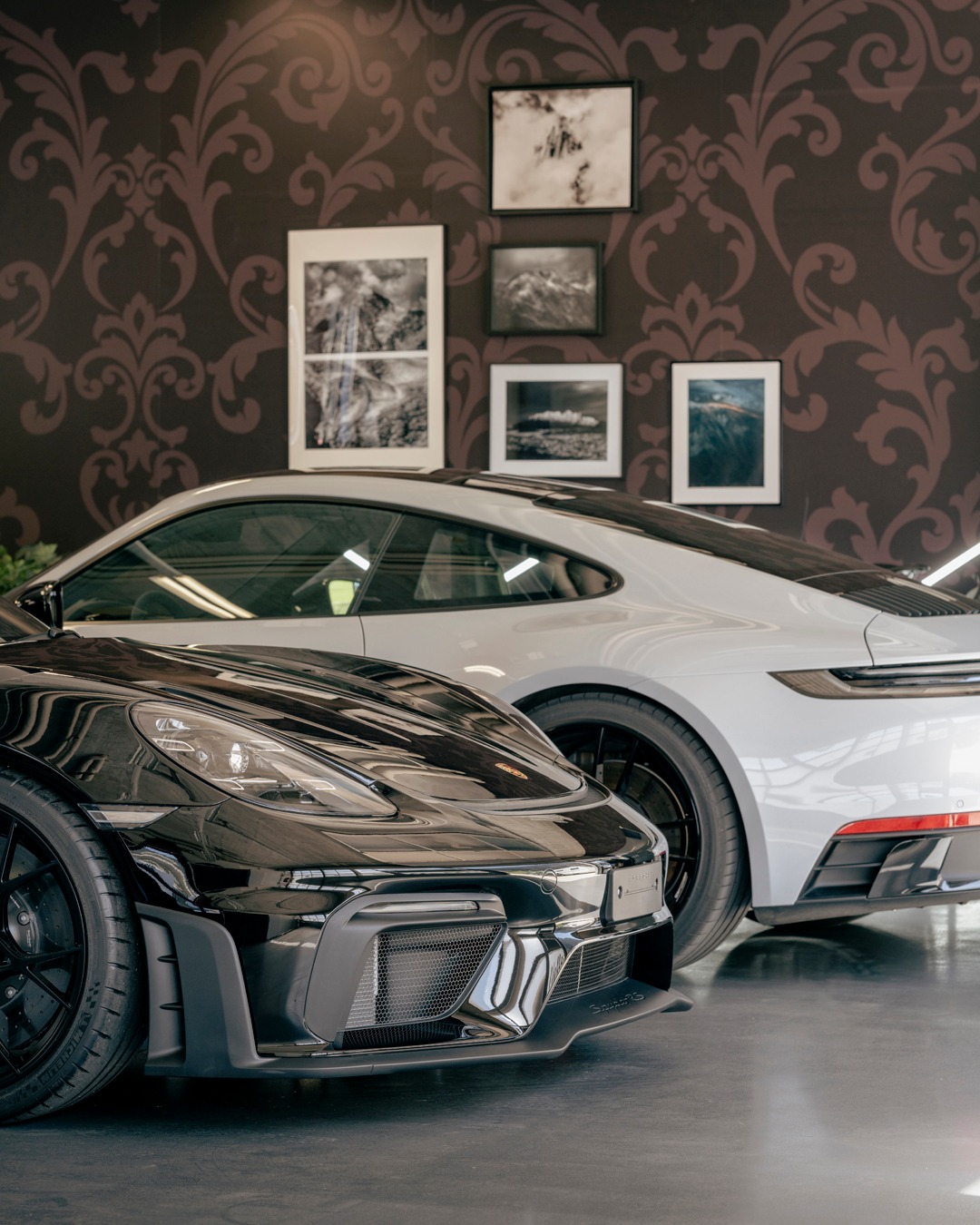 Was ist besser als ein Porsche? Zwei Porsches! 😍
Wir hatten die Ehre, gleich zwei dieser Traumwagen mit unserer unsichtbaren XPEL-Lackschutzfolierung zu veredeln.
Perfekter Schutz vor Steinschlägen, Umwelteinflüssen und nervigen kleinen Dingen wie... 👀 naja, Insekten.
Egal ob auf der Strasse oder in der Garage – diese Schönheiten bleiben makellos und bereit für jedes Abenteuer.
Willst du dein Auto auch unsichtbar schützen? Schreib uns!
📞 +41 78 720 70 04
📩 lackschutz@black-bird.ch
• • • • • • • • • • • • • • • • • • • • • • • •
- Lackschutzfolierung Ambühl -
📍Triststrasse 12
🇨🇭7000 Chur
☎️ +41 78 720 70 04
📩 lackschutz@black-bird.ch
🌍 www.lackschutzfolierung.ch
• • • • • • • • • • • • • • • • • • • • • • • •
#PorscheLove #Lackschutzfolie #XPEL #ProtectWhatYouLove #CarProtection #DetailingLovers #AutoLiebe #Graubünden #Chur #718SpyderRS #PorscheZentrumMaienfeld #Autopflege #Autoliebhaber #GlanzOhneEnde #SchutzUndStyle #911 #porschegts #prosche911 #porsche911carrera #blackisbeautiful❤️ #paintprotectionfilm #paintprotection #xpel #xpelppf #xpelultimateplus #graubünden #chur