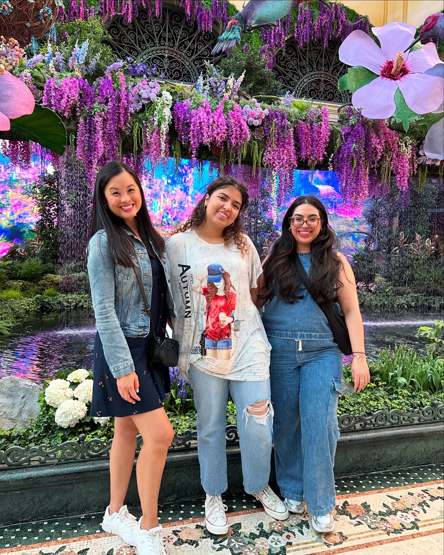 Spring Break 🥂🎰🎪
•
•
•
•
#Vegas #VegasBaby #GirlsTrip #Wanderlust #GoodVibes #Instagood #BloggerLife #Travel #Travelgram